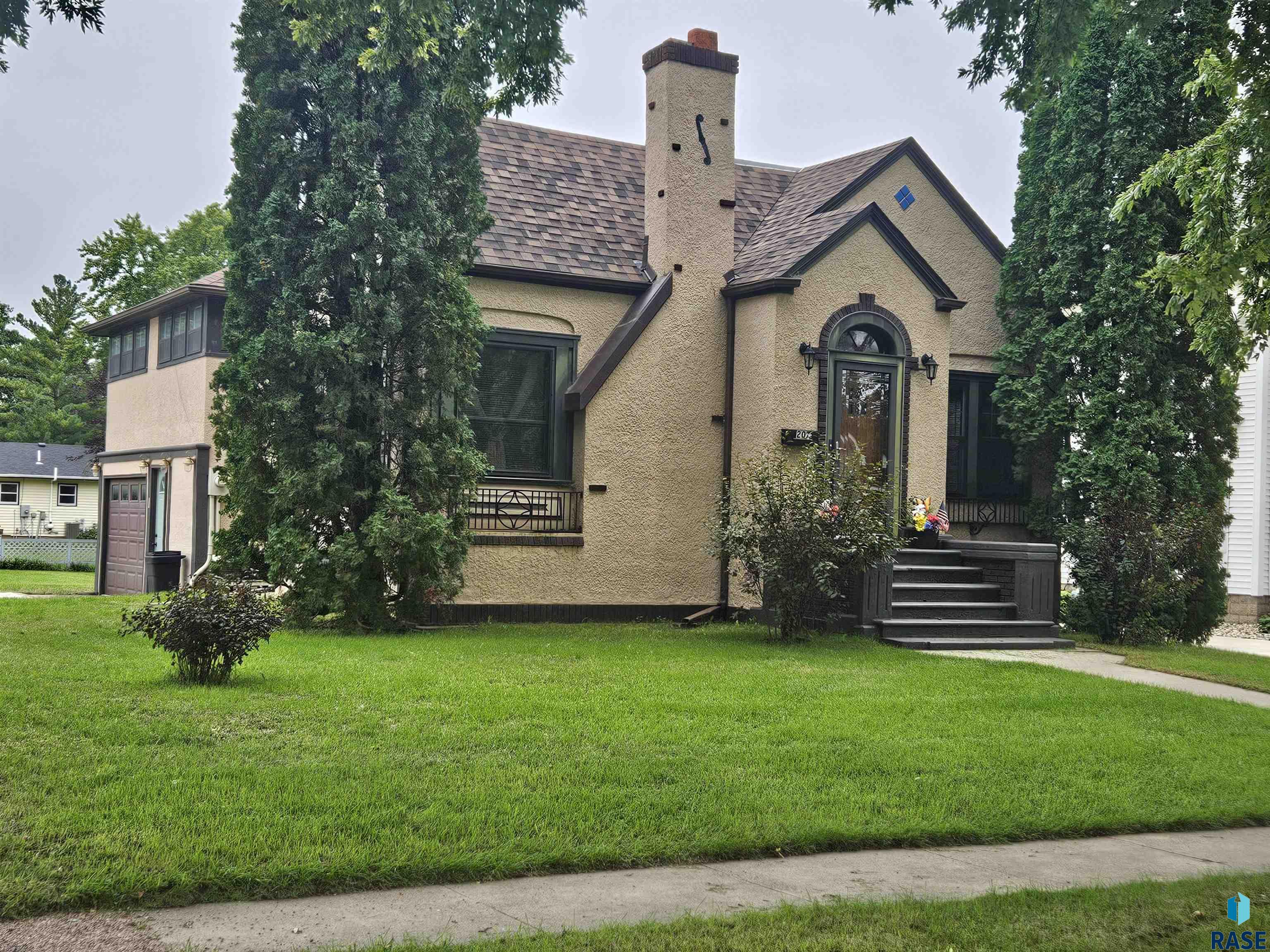 207 W Spruce Street — photo