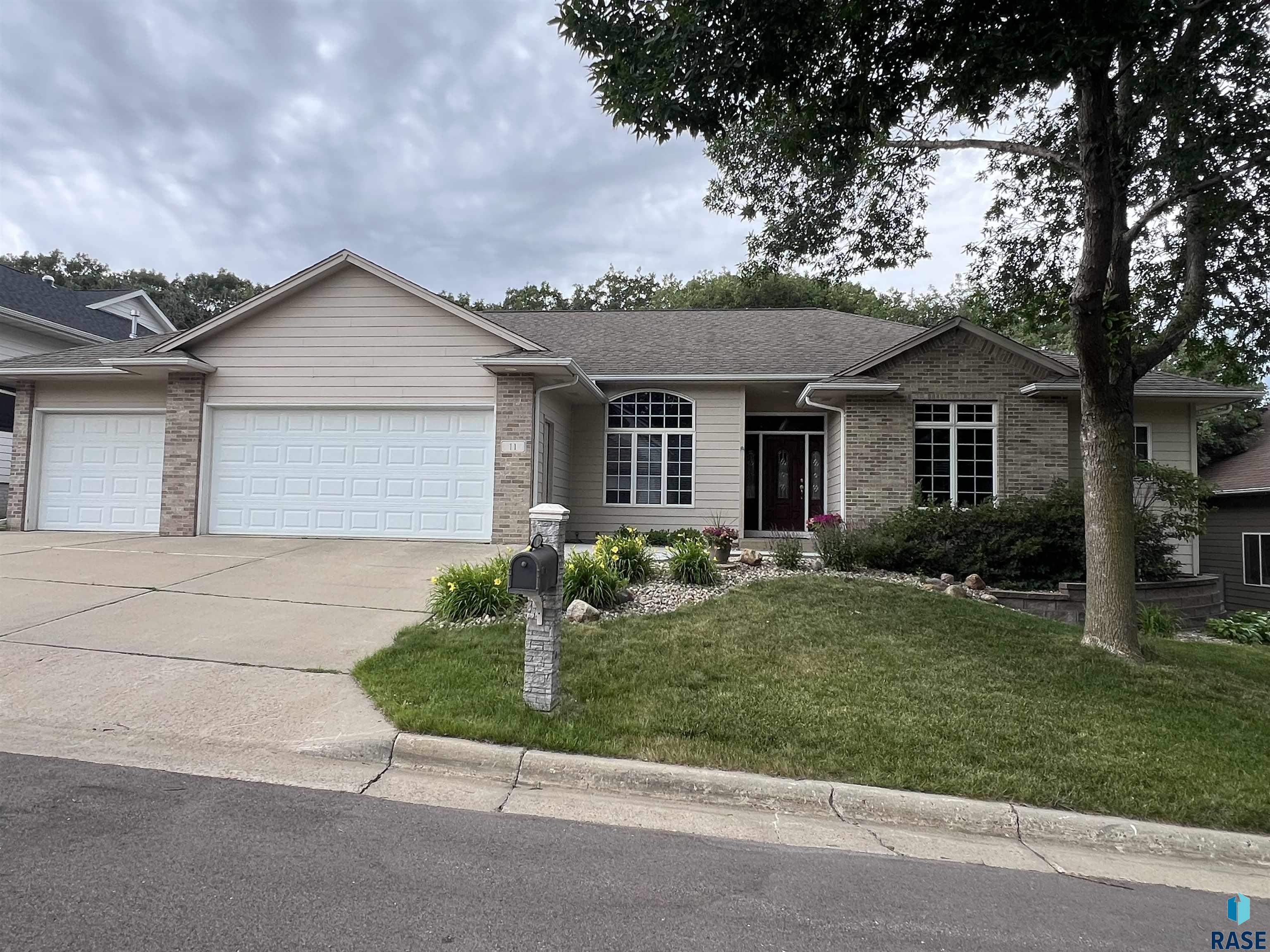 11 E Big Sky Place, Sioux Falls, SD 57110 — photo 2