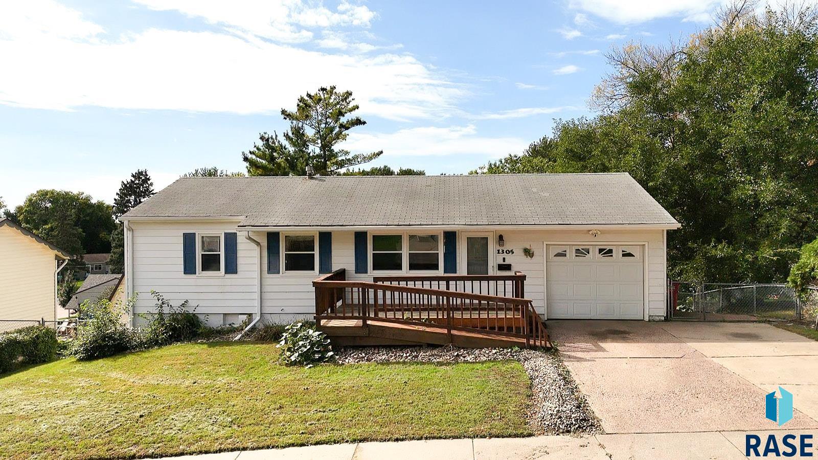 1305 S Point Drive — photo