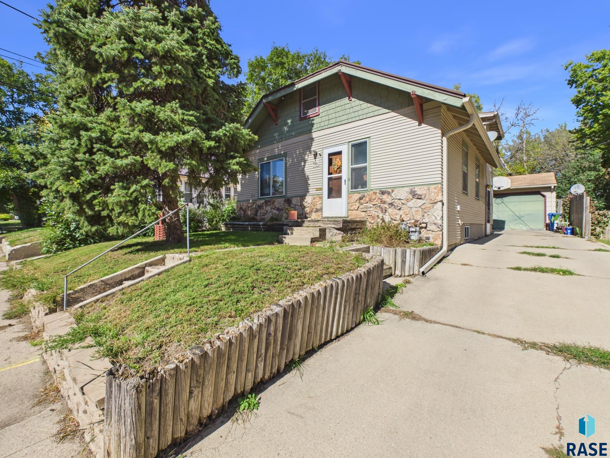 1006 W 5th Street — photo