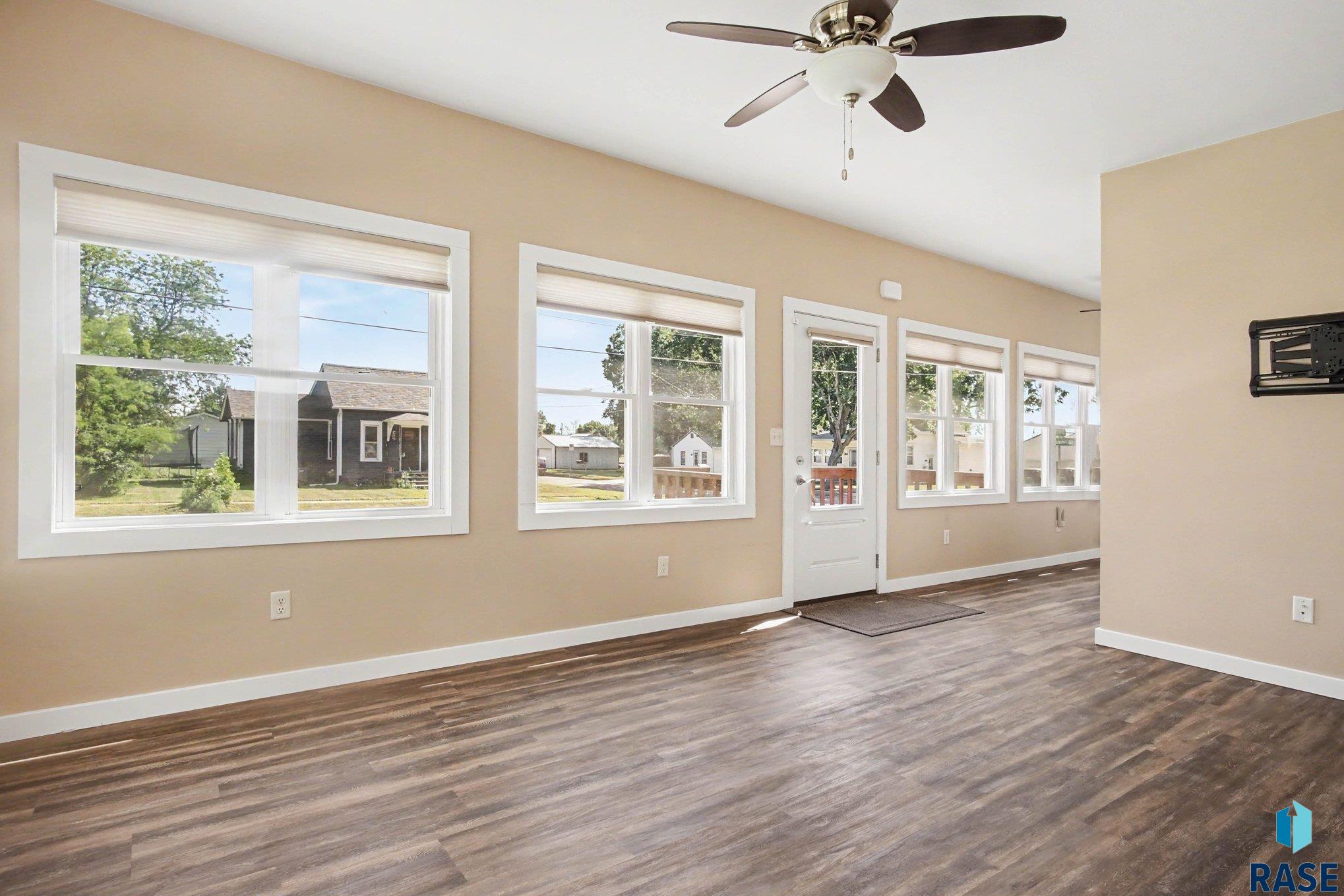 420 W 7th Street, Canton, SD 57013 — photo 3