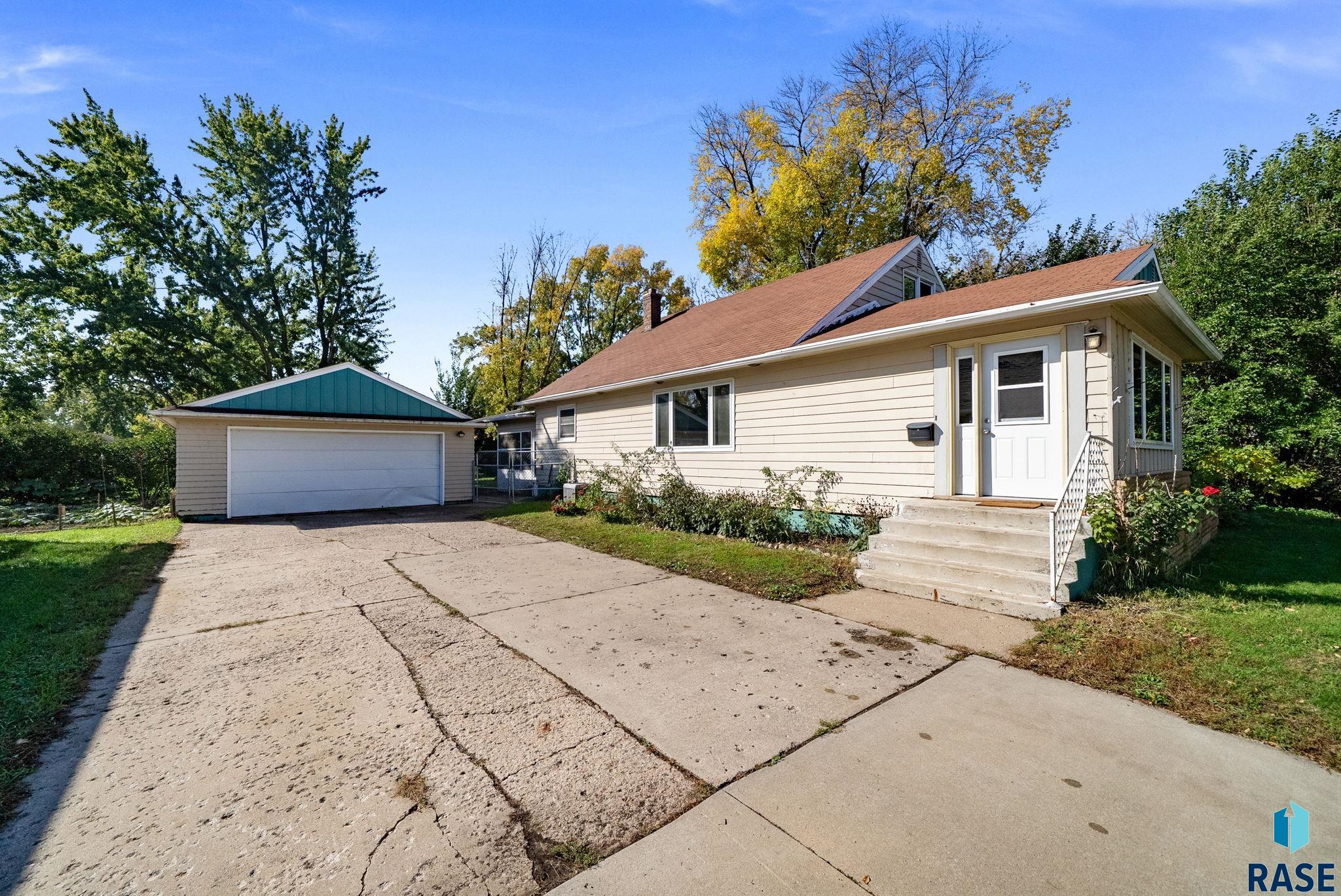 307 W Cedar Street — photo
