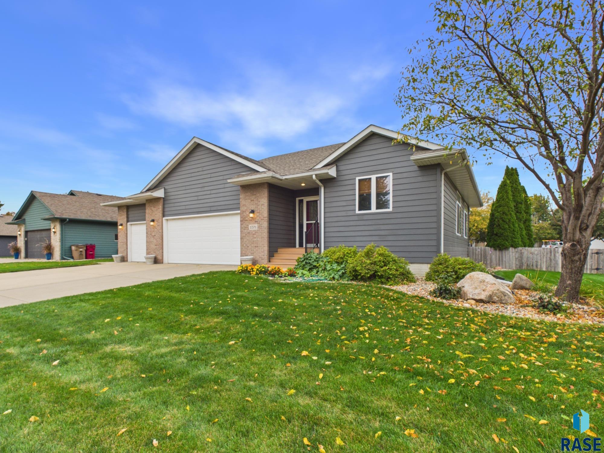 1701 S Paisley Lane — photo