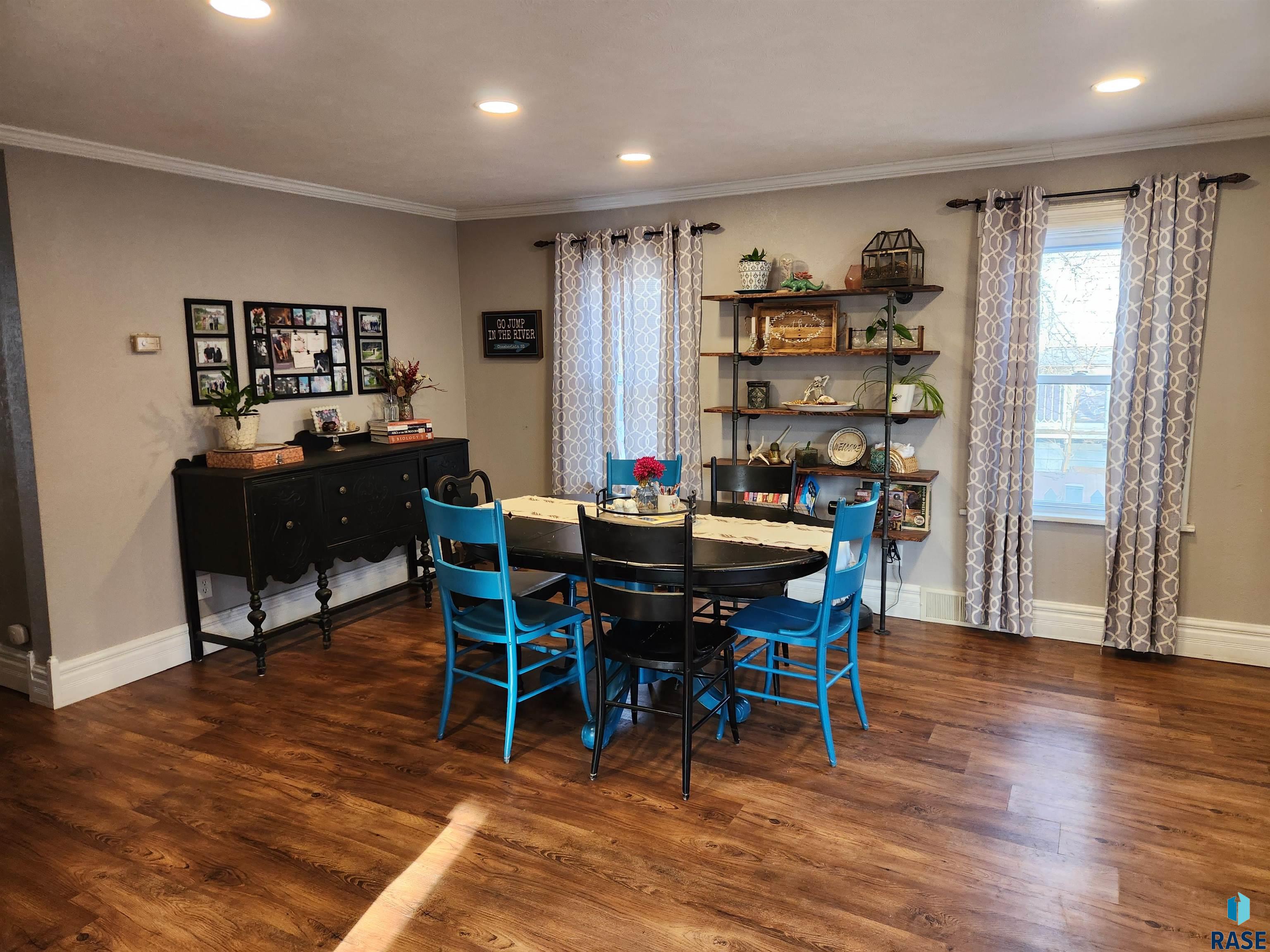304 E Beebe Avenue, Chamberlain, SD 57325 — photo 2