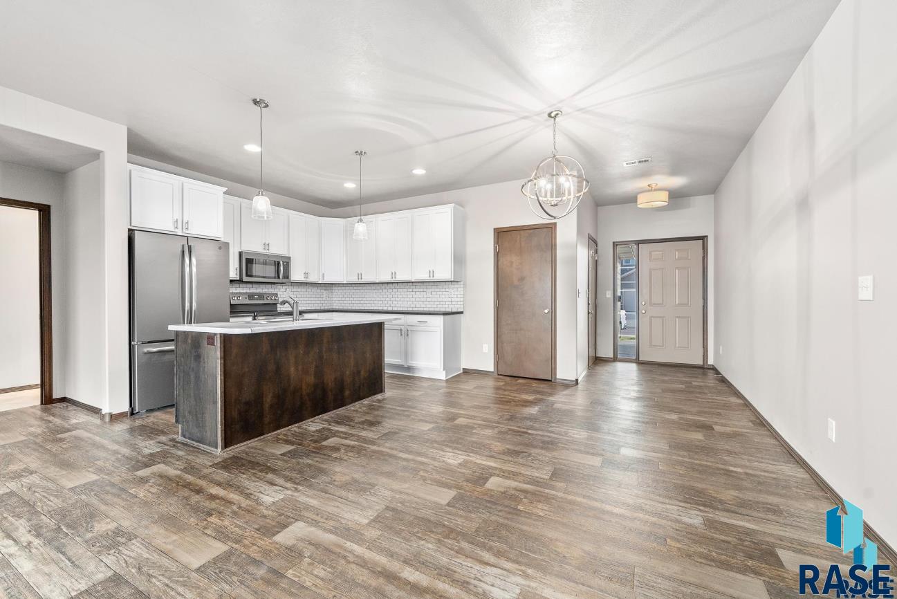 2502 E Meadowside Place, Sioux Falls, SD 57108 — photo 2