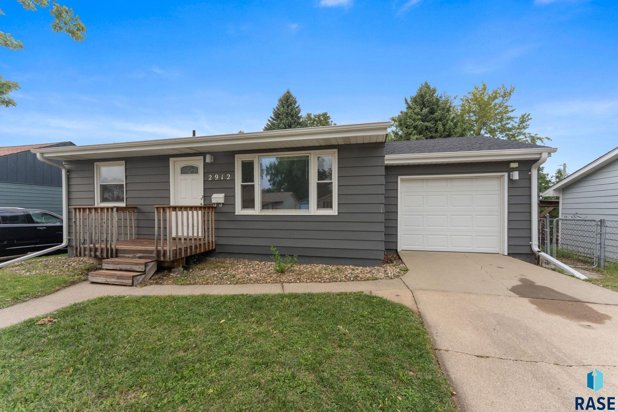 2912 E Sioux Street — photo