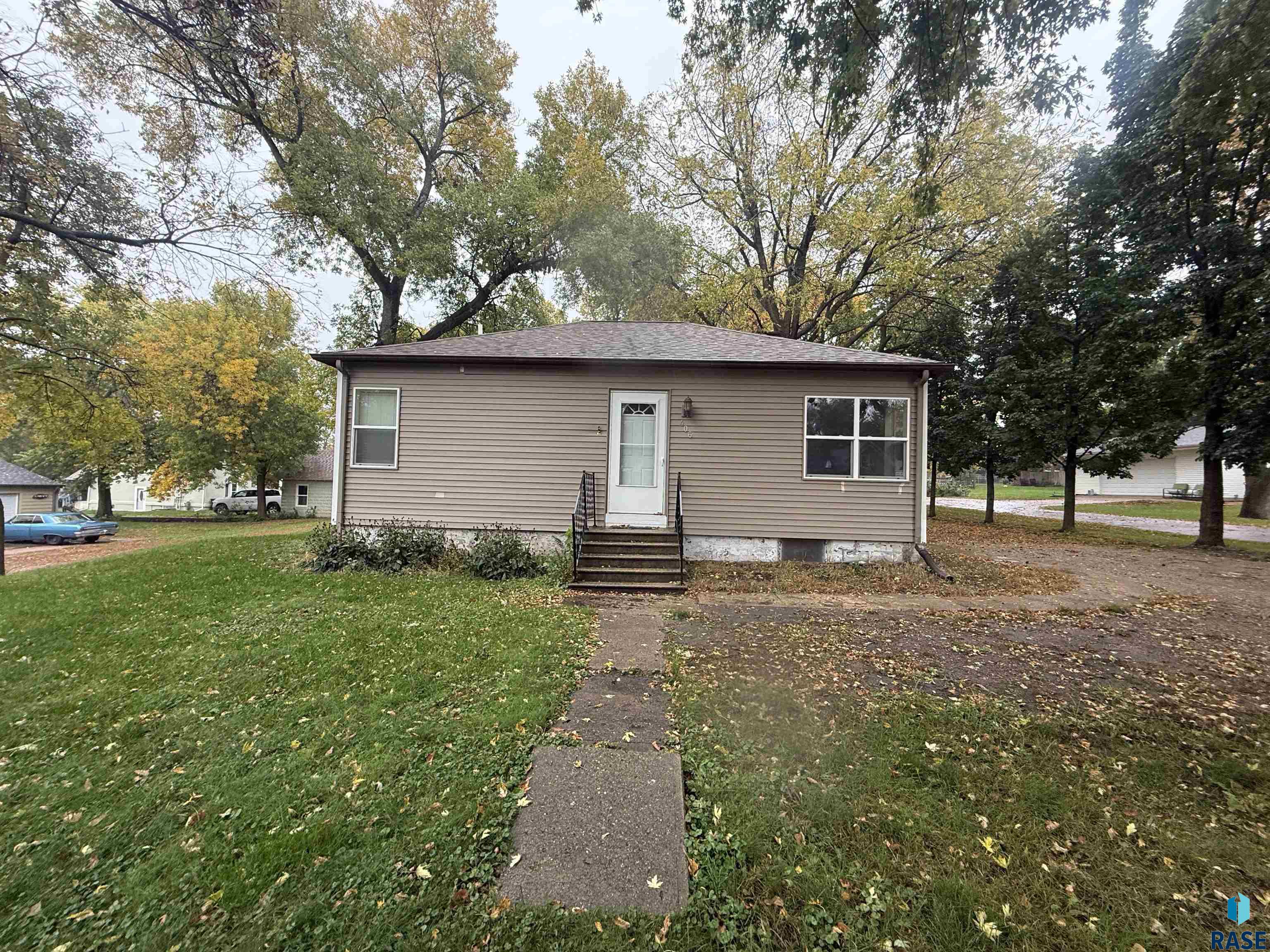 406 Dunham Street — photo