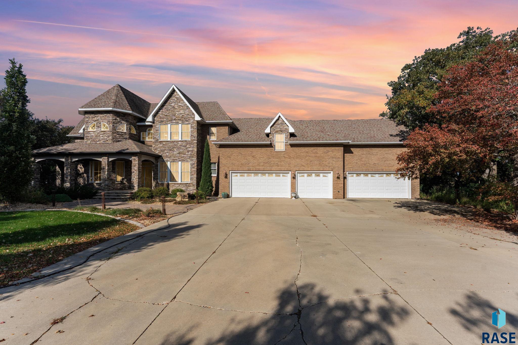 300 Fairway Circle — photo