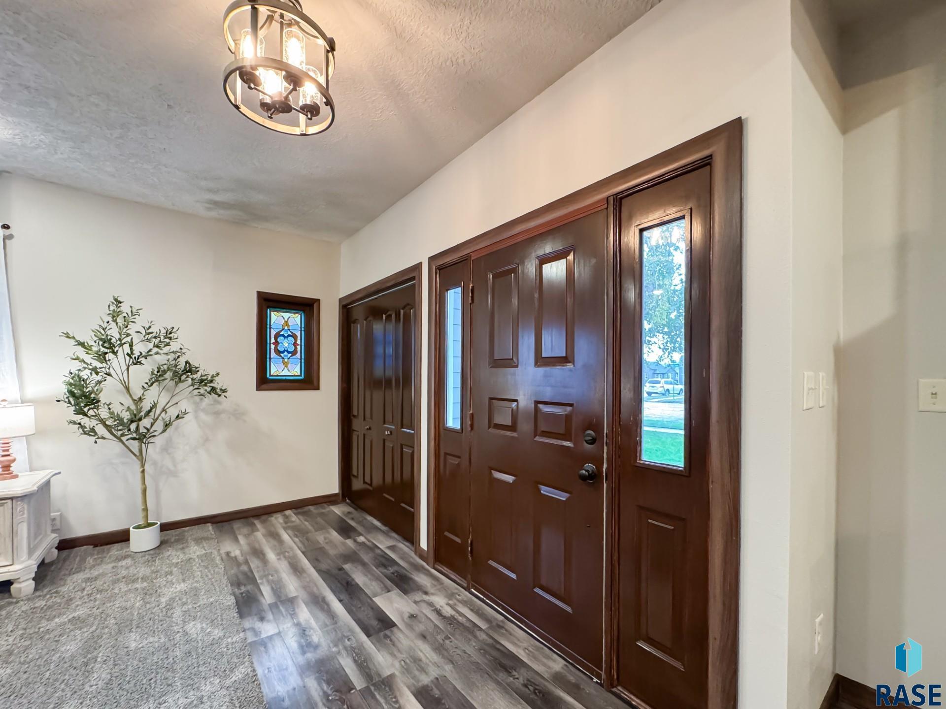201 E 3rd Avenue, Lennox, SD 57039 — photo 3