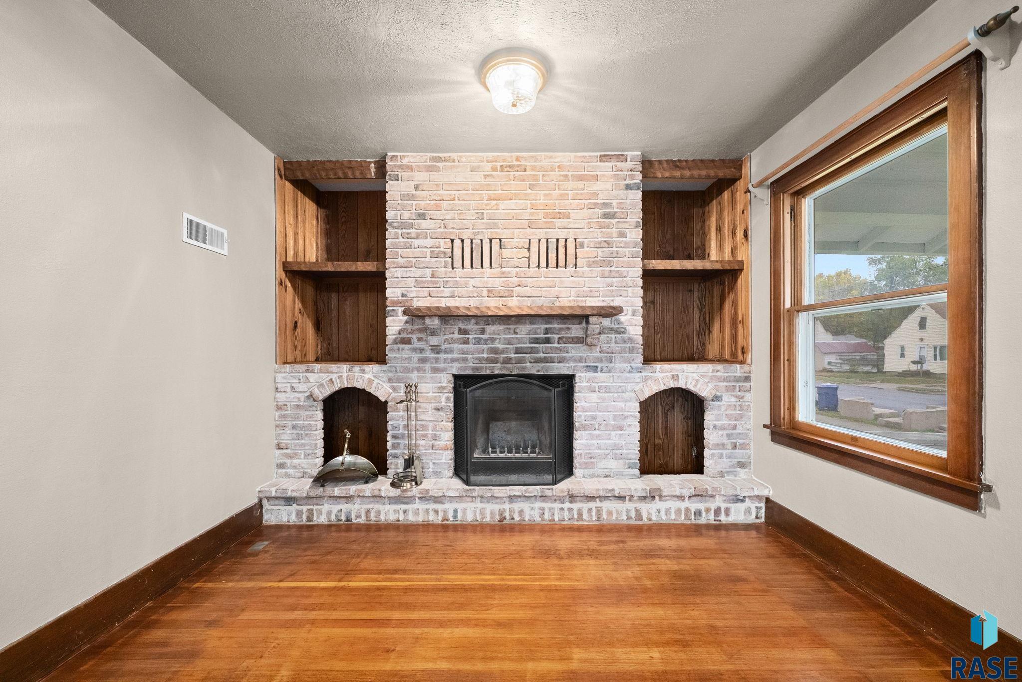 425 S Bartlett Street, Canton, SD 57013 — photo 2