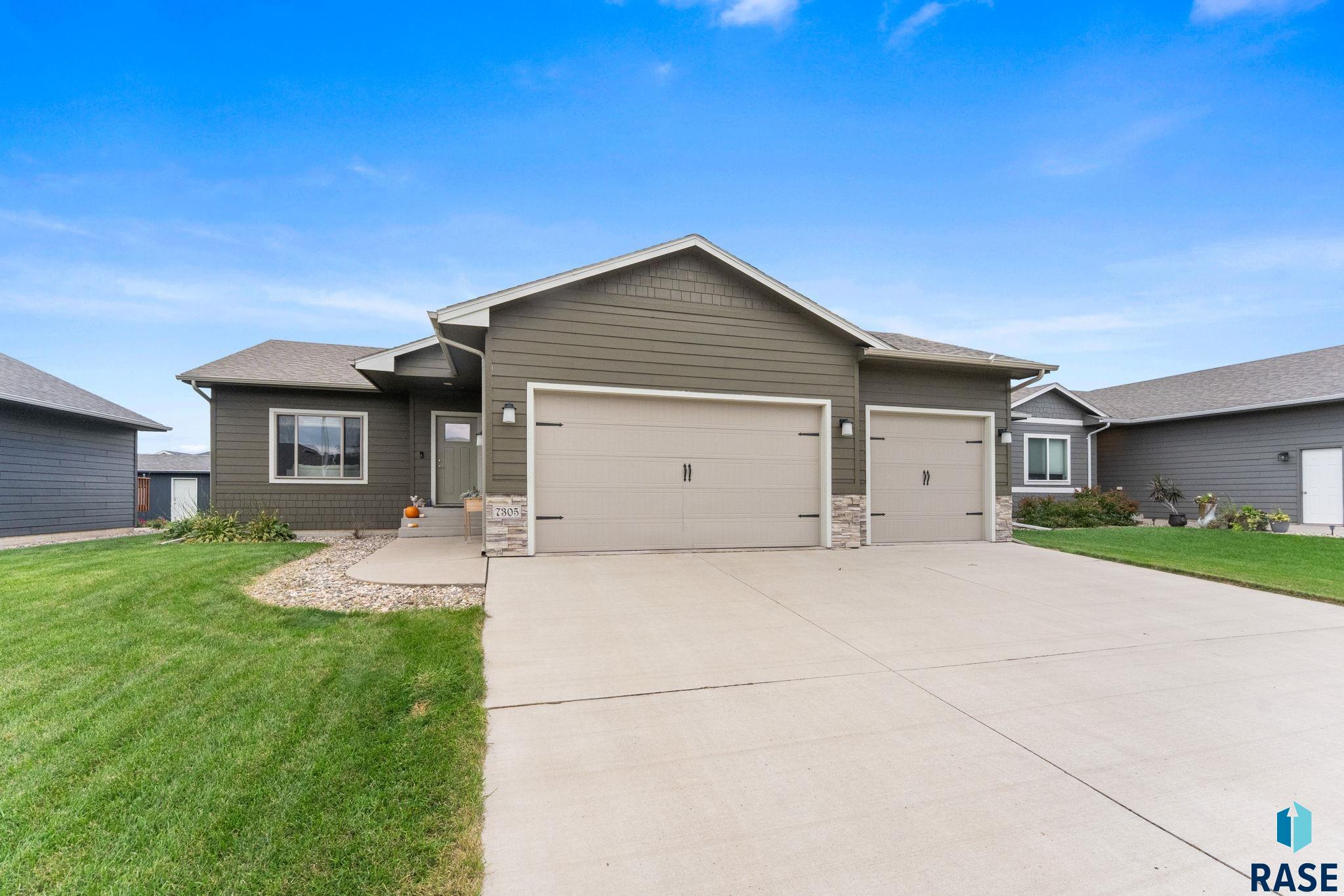 7305 E Corinth Street, Sioux Falls, SD 57110 — photo 2