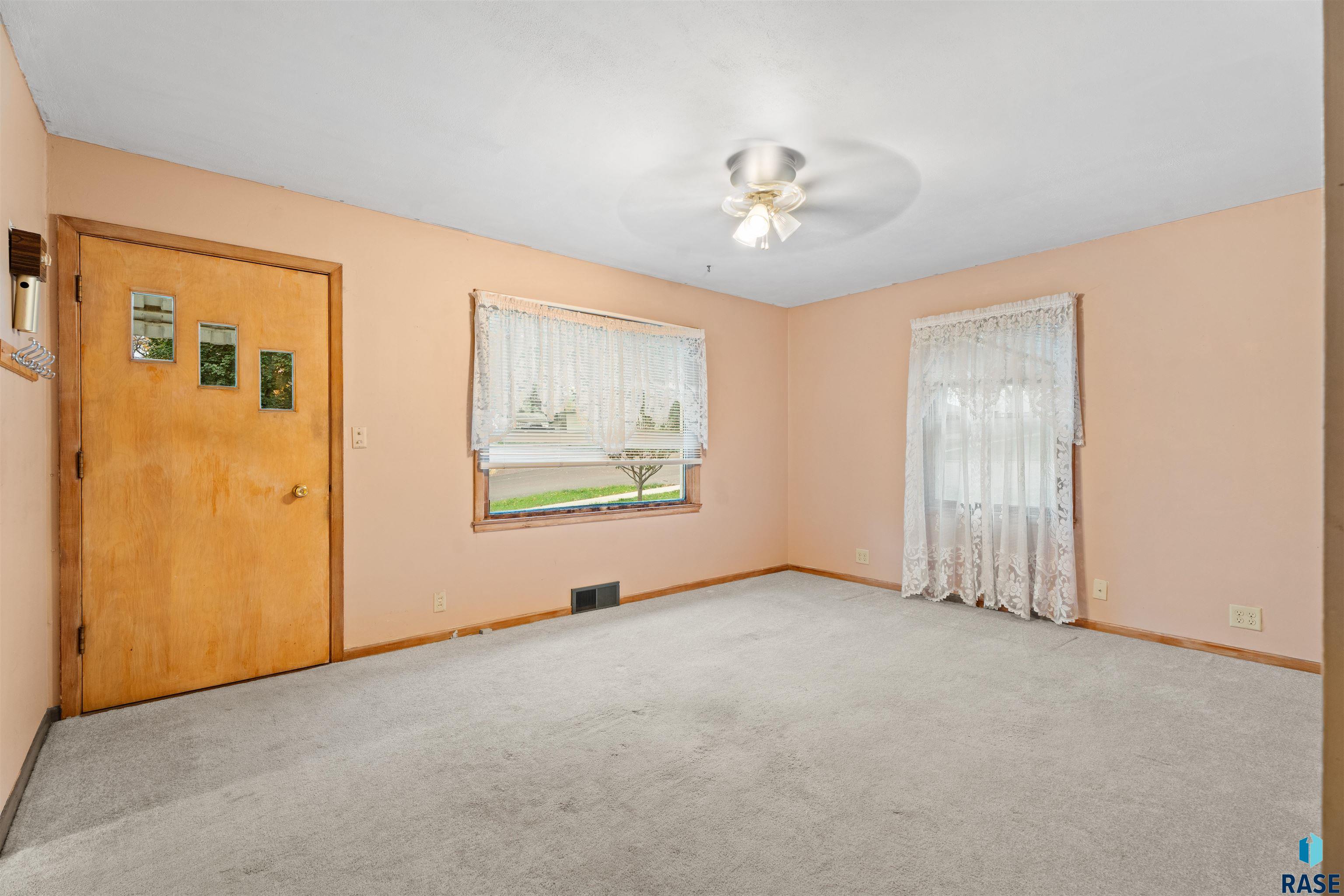 302 E 8th Street, Dell Rapids, SD 57022 — photo 2