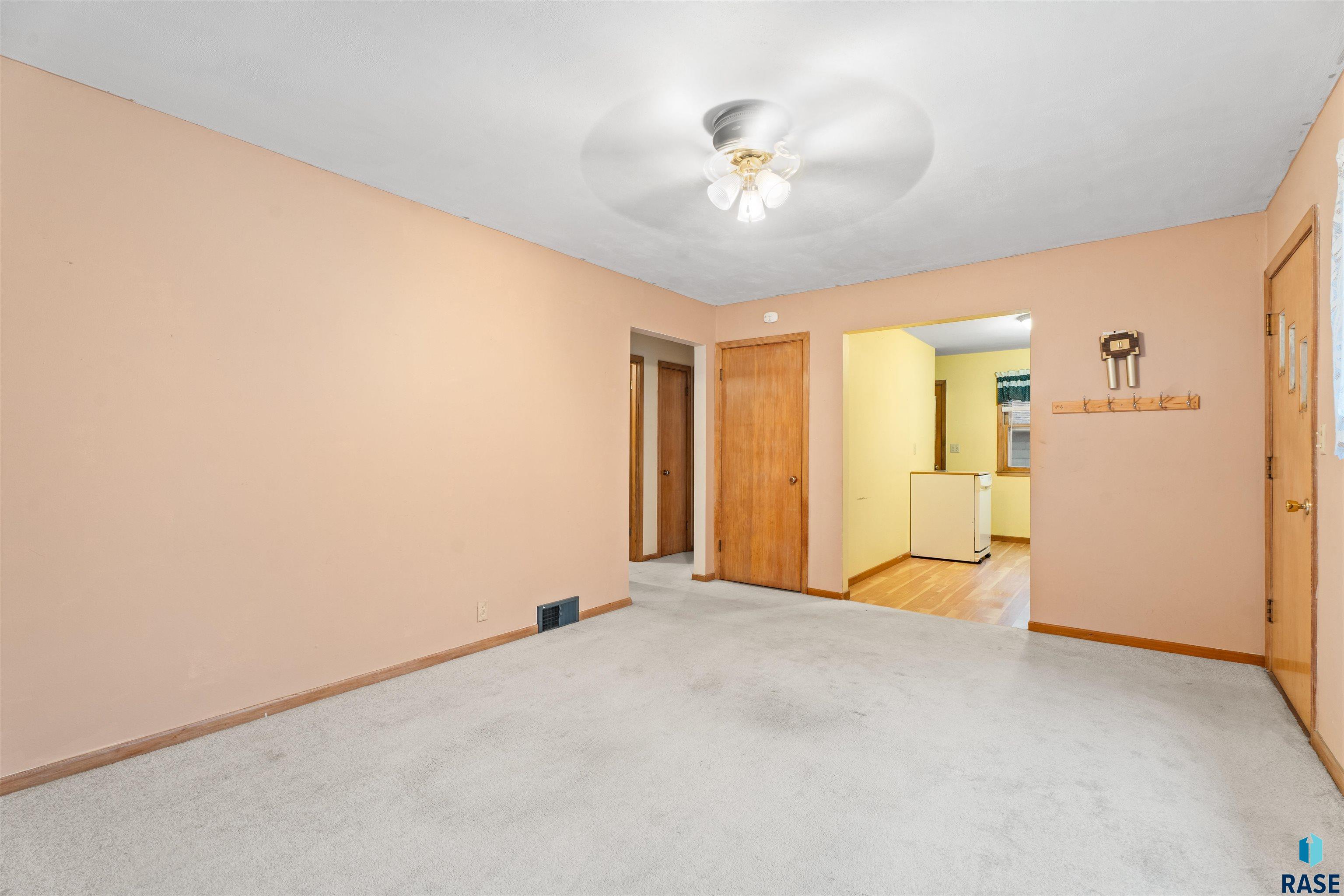 302 E 8th Street, Dell Rapids, SD 57022 — photo 3