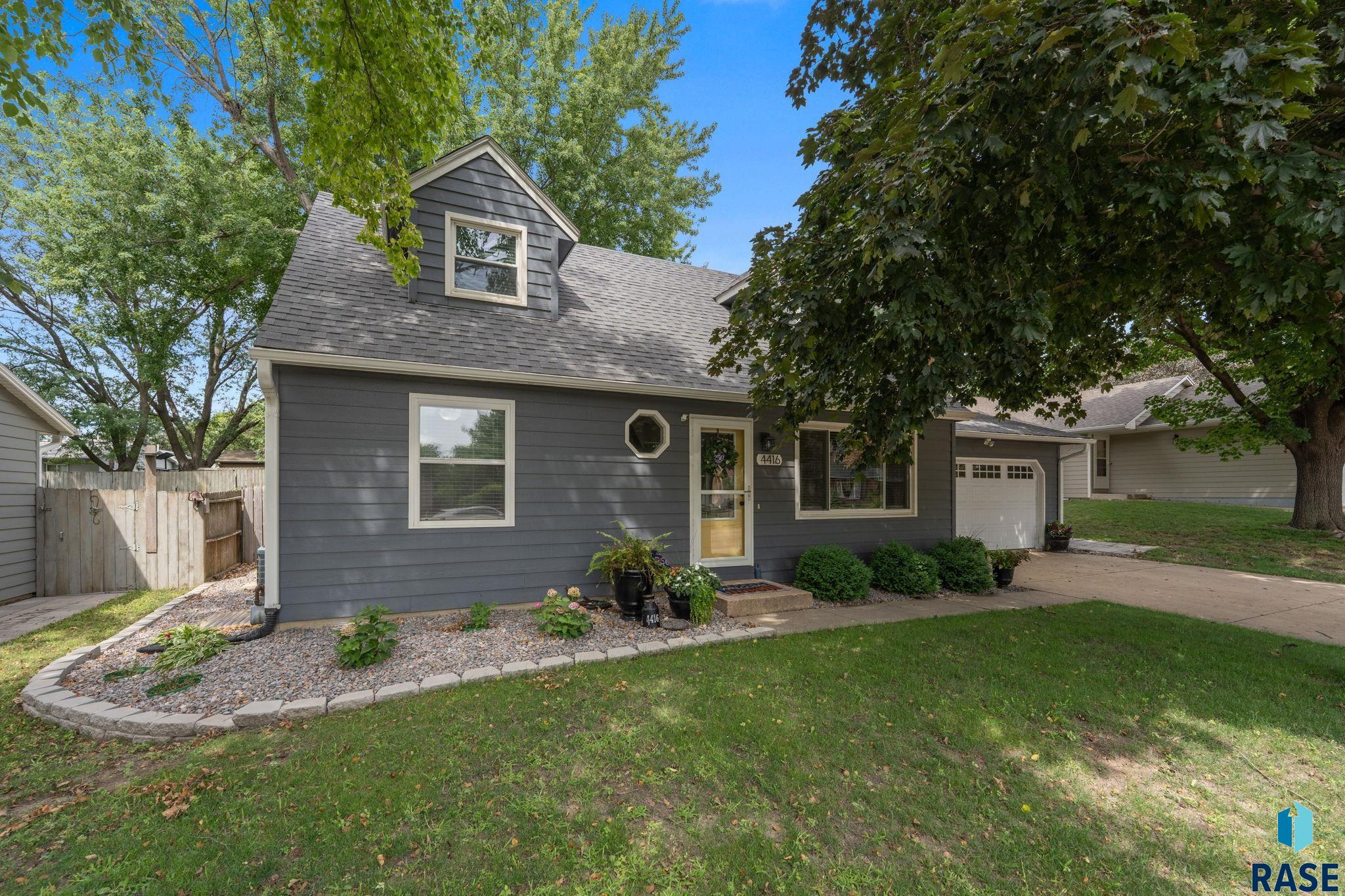 4416 E Oak Street — photo