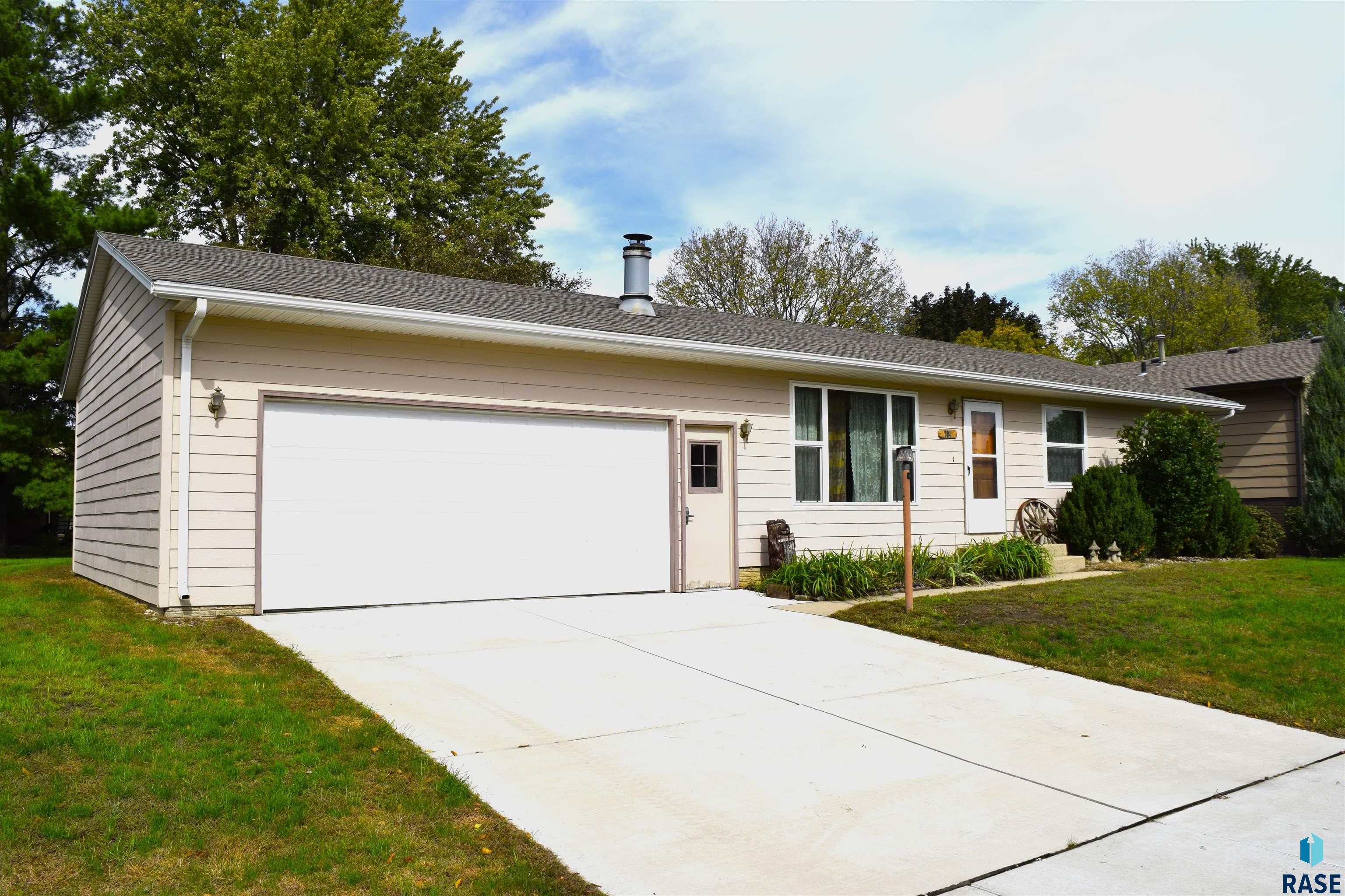 704 E Maple Street, Harrisburg, SD 57032 — photo 2