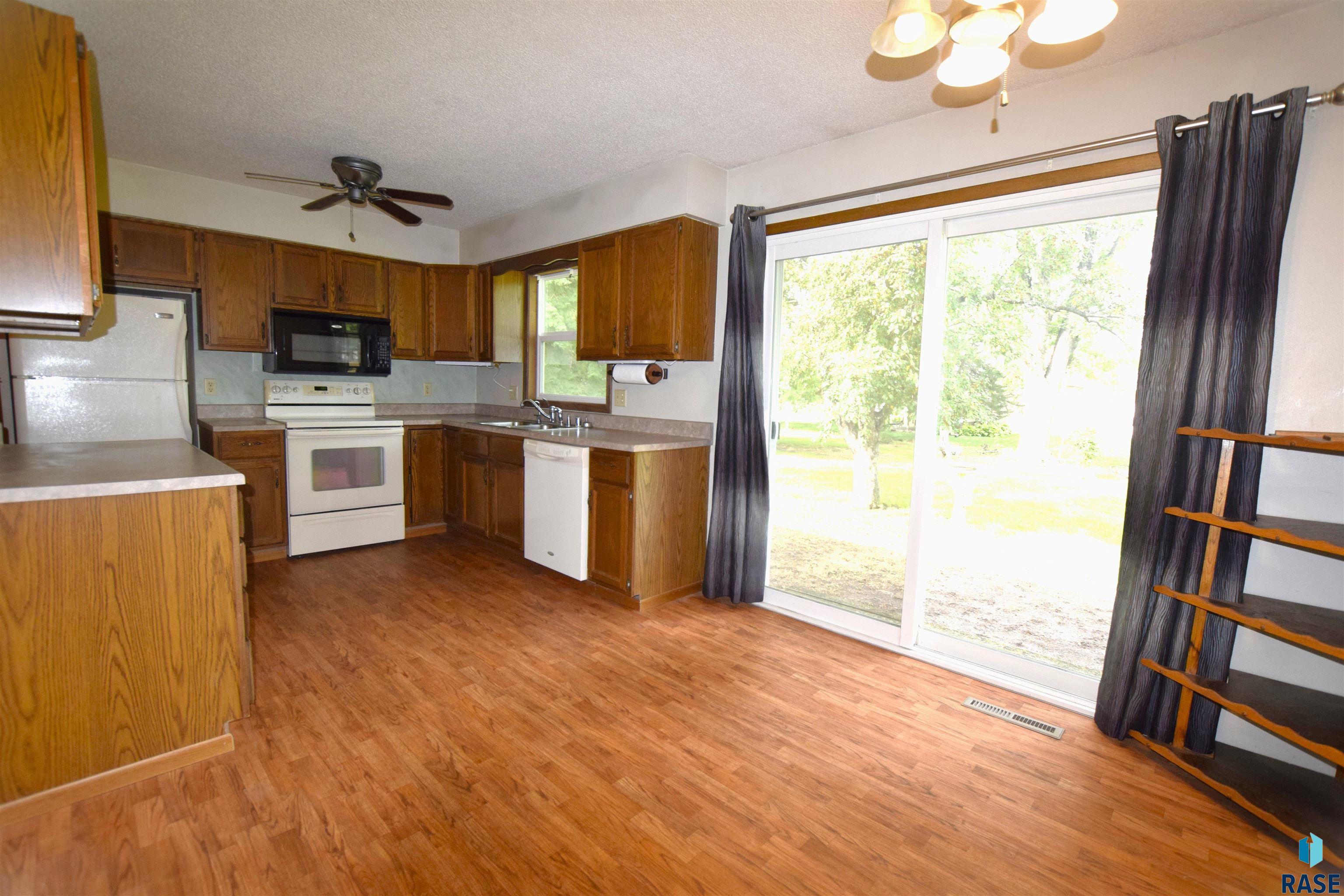 704 E Maple Street, Harrisburg, SD 57032 — photo 3