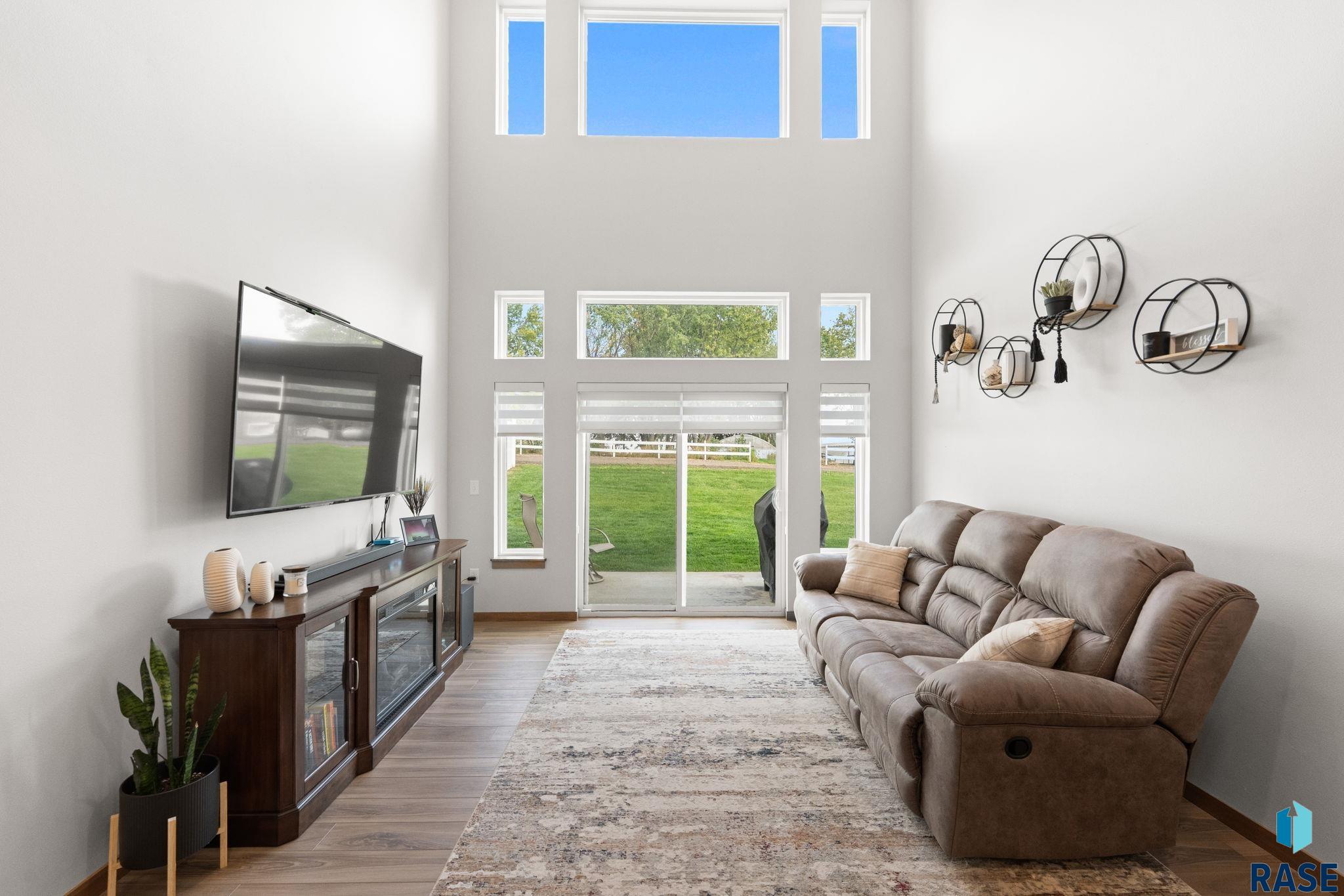 8056 E Tencate Place, Sioux Falls, SD 57110 — photo 2