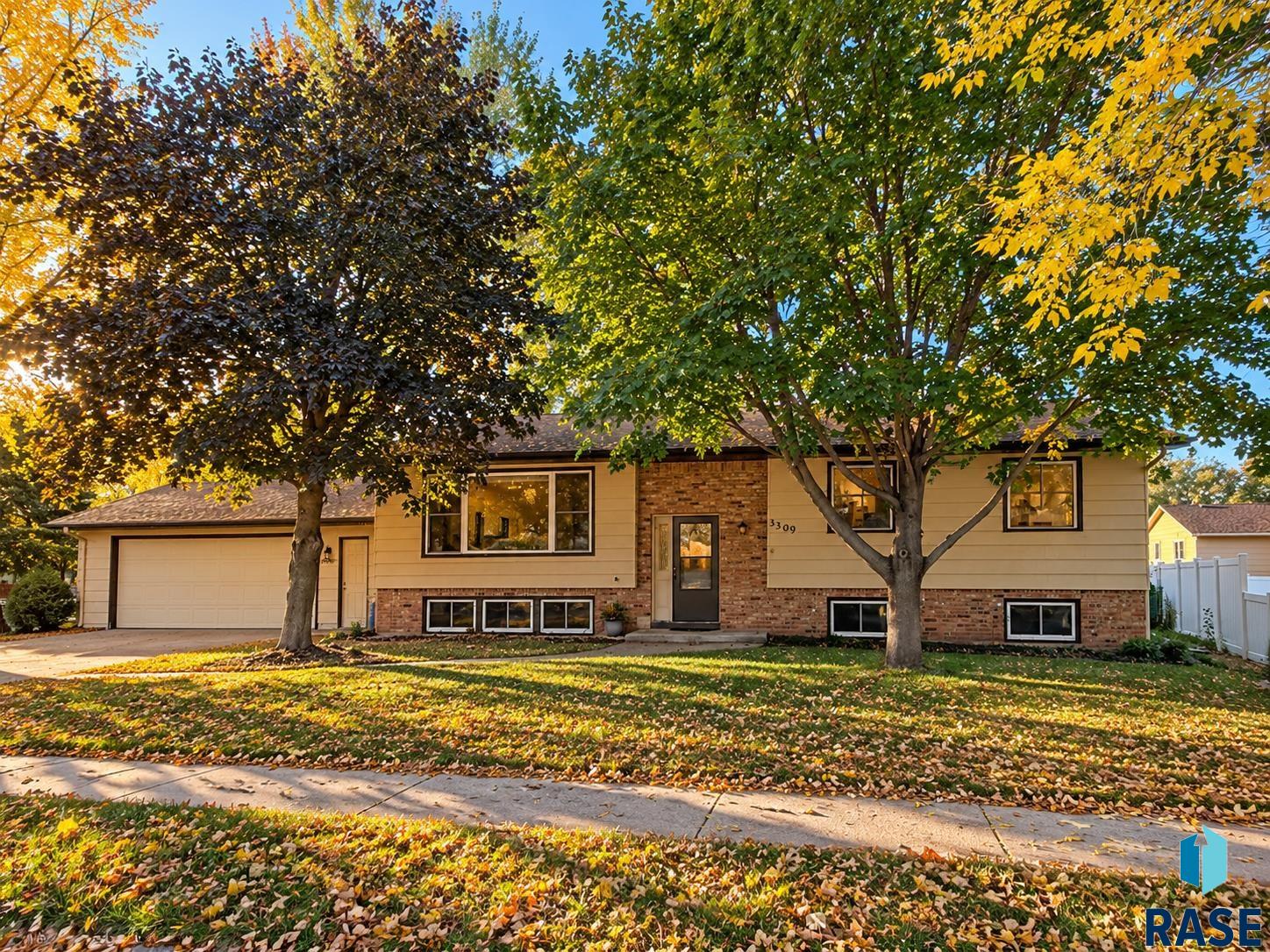 3309 E Oak Street — photo
