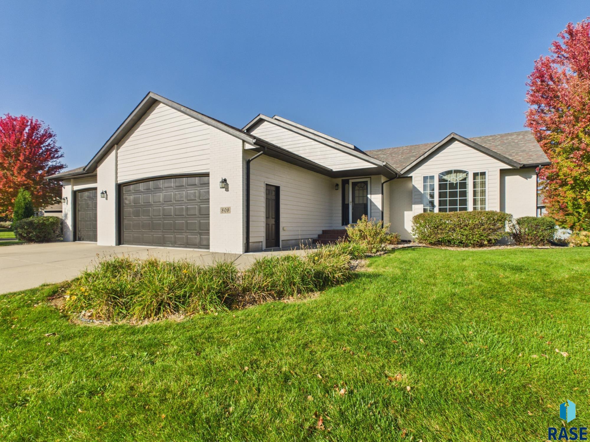 809 S Outlook Drive — photo