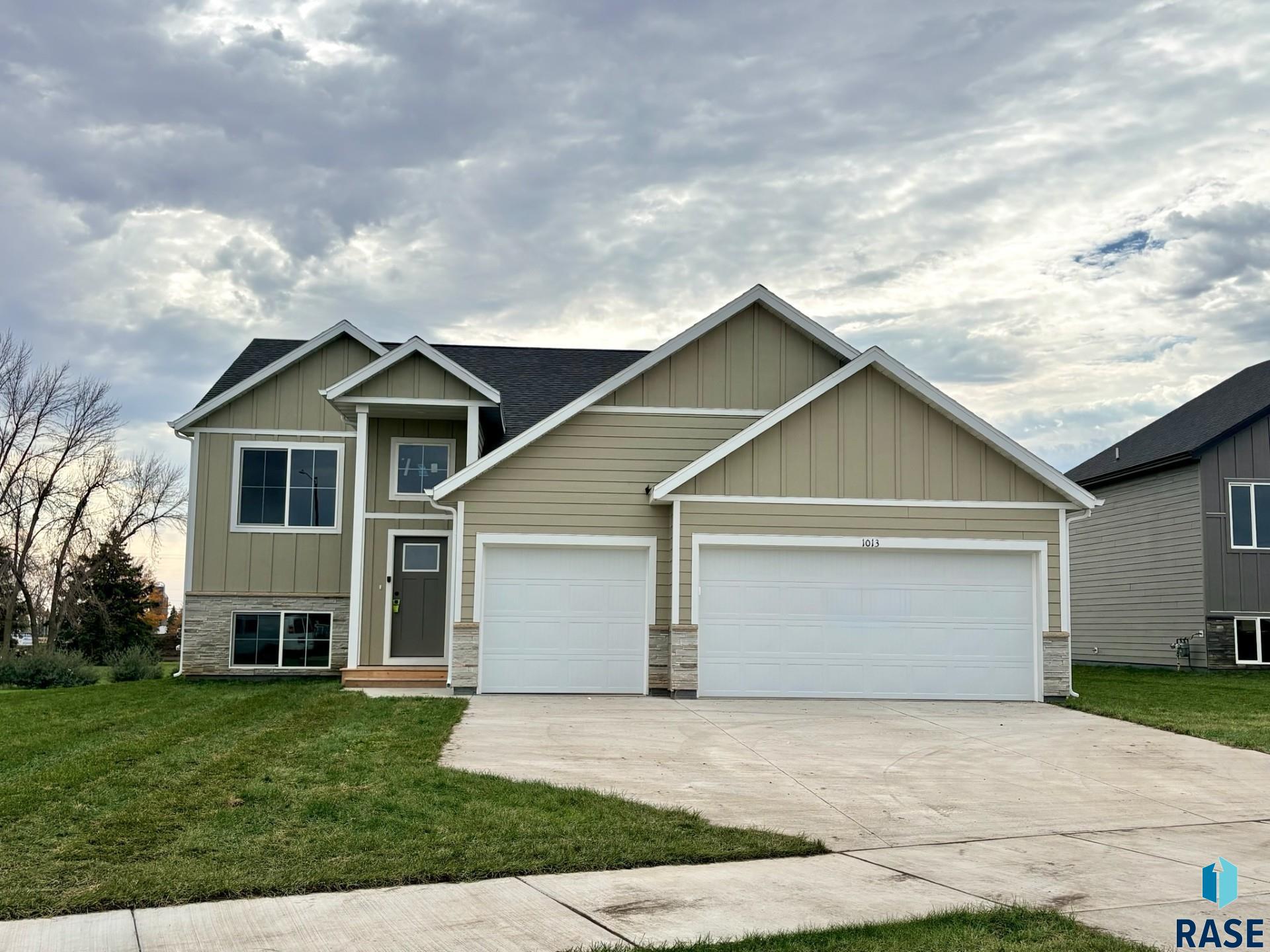 1013 Estate Street — photo