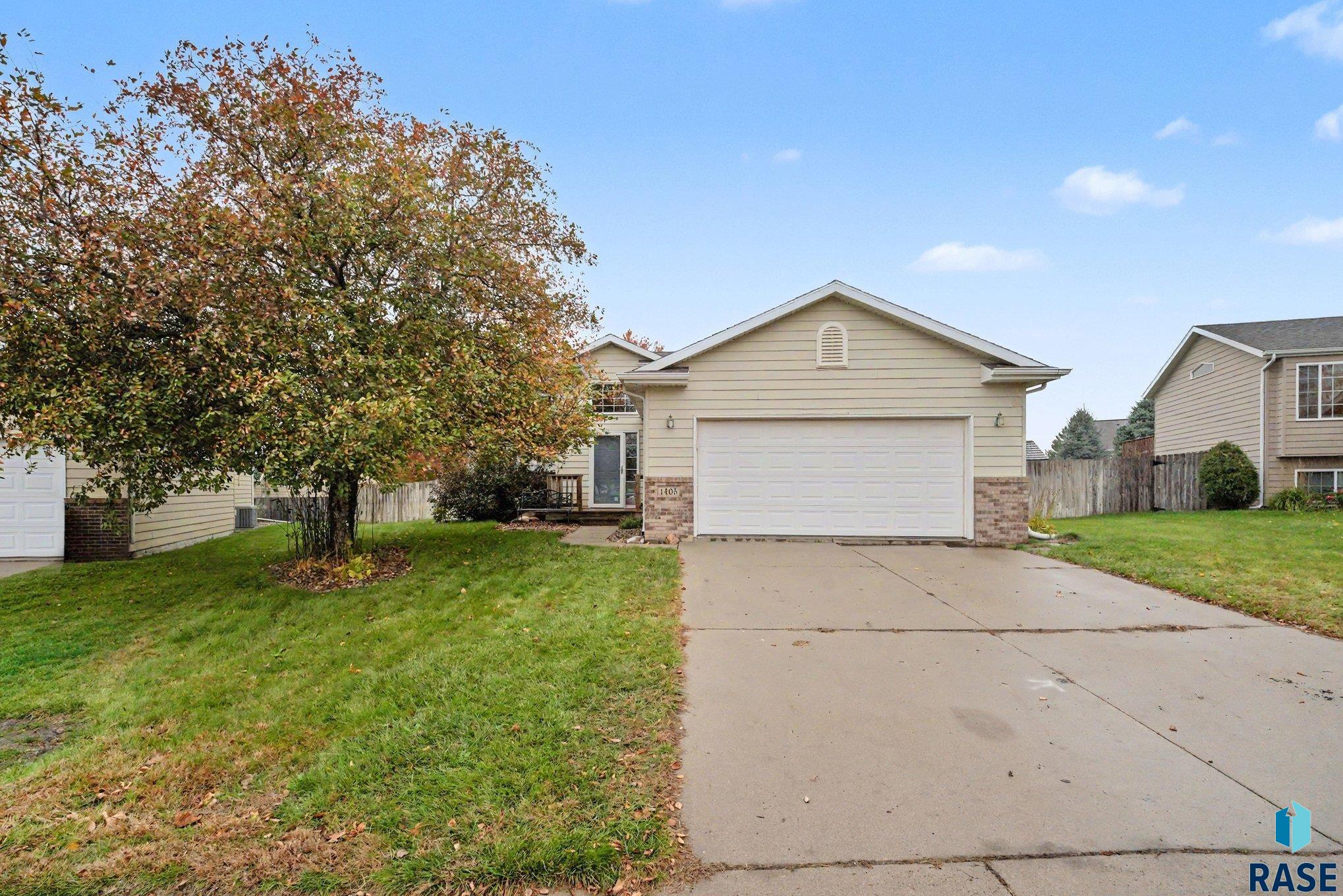 1405 N Pineridge Circle — photo