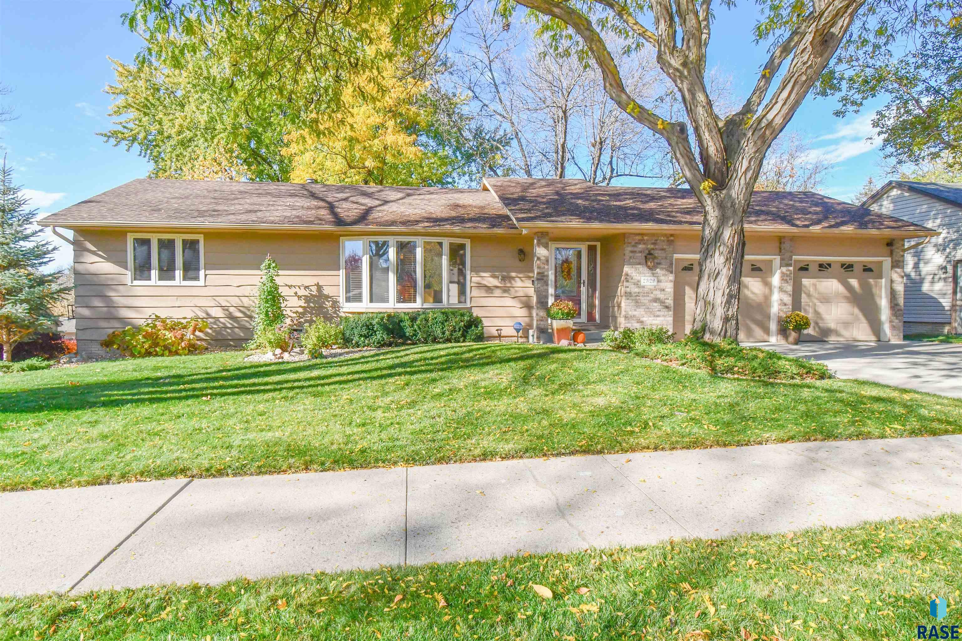2329 S Holt Avenue — photo