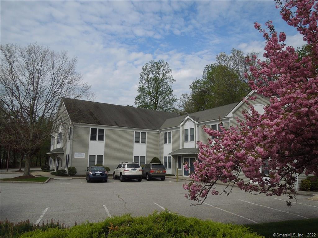 Home in Ridgefield, CT 06877 — photo 2