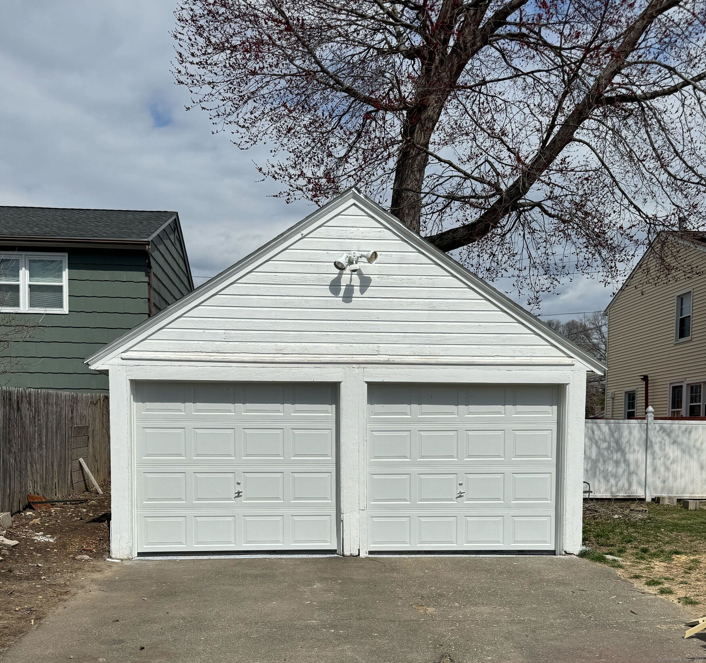 615 B E. Main Street Garage — photo