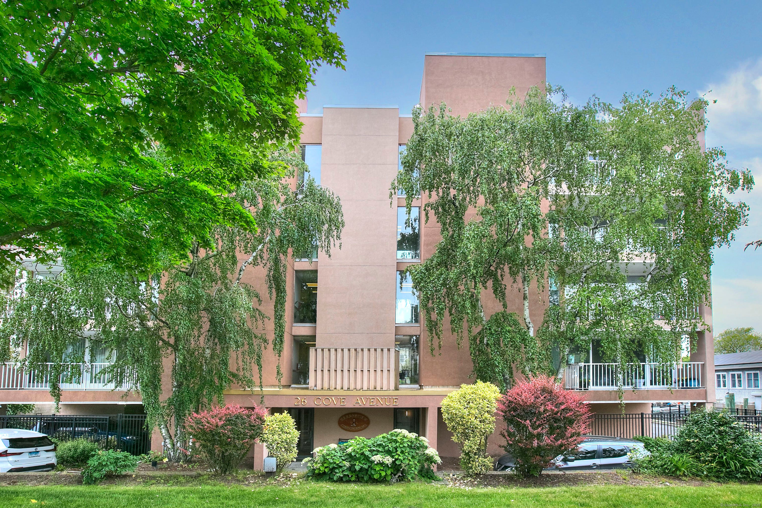 26 Cove Avenue Apt 3B — photo