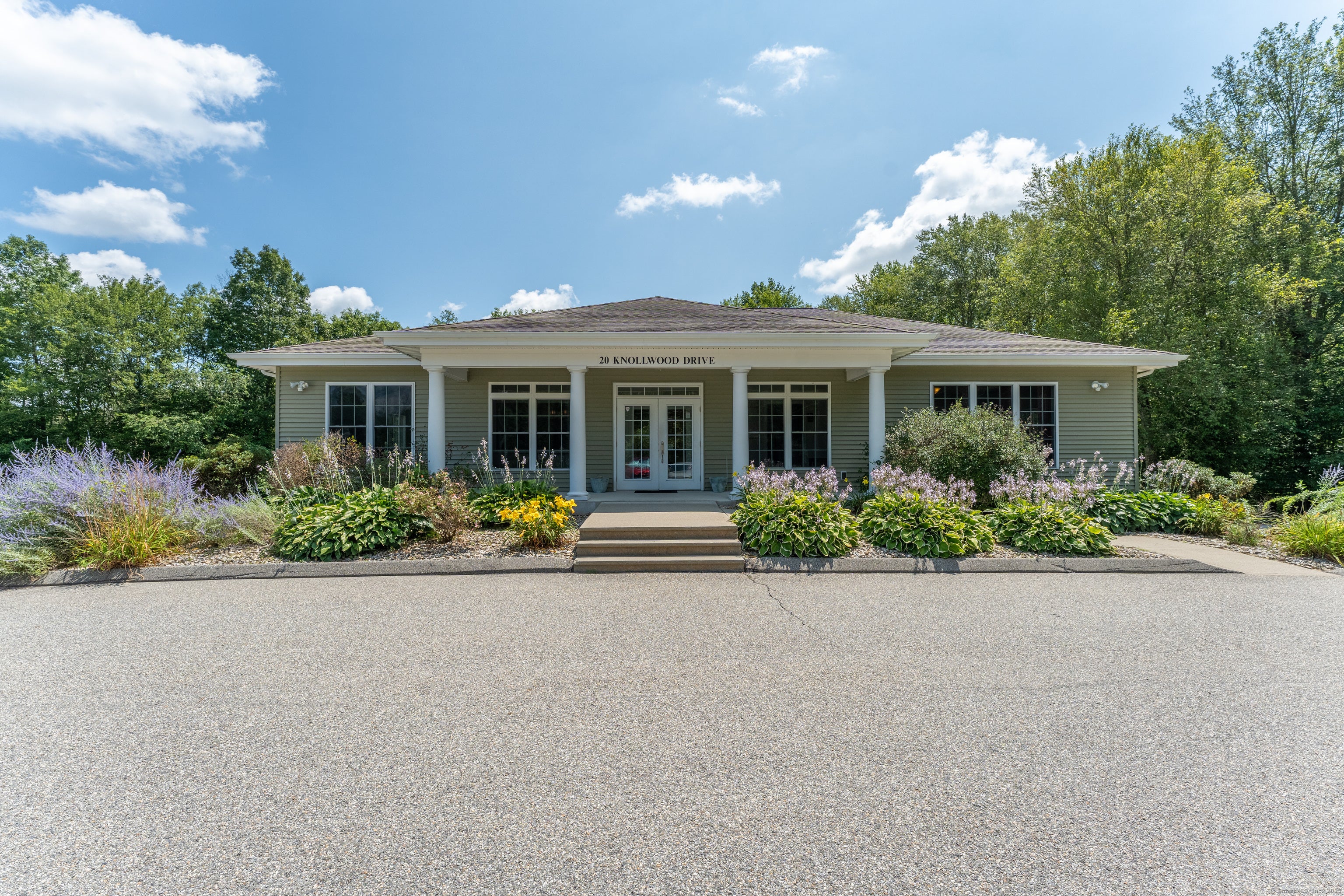 20 Knollwood Drive — photo