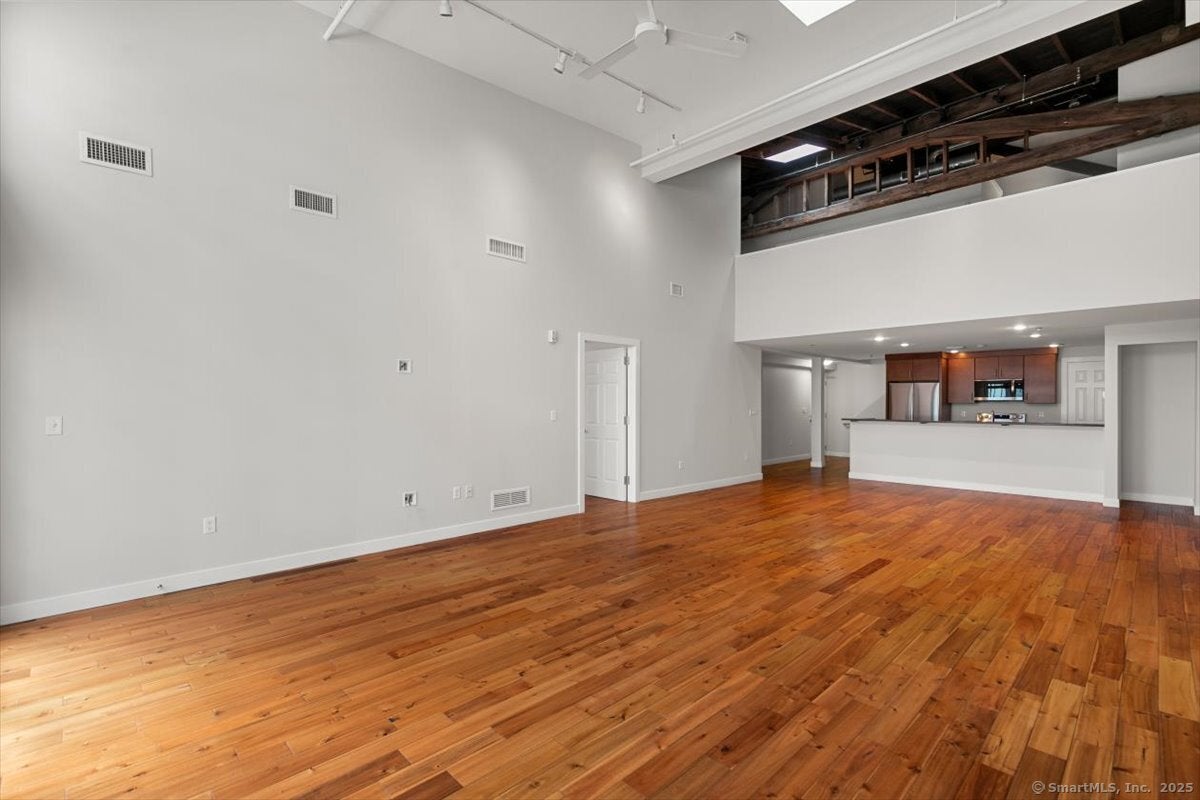 Home in New Haven, CT 06510 — photo 2