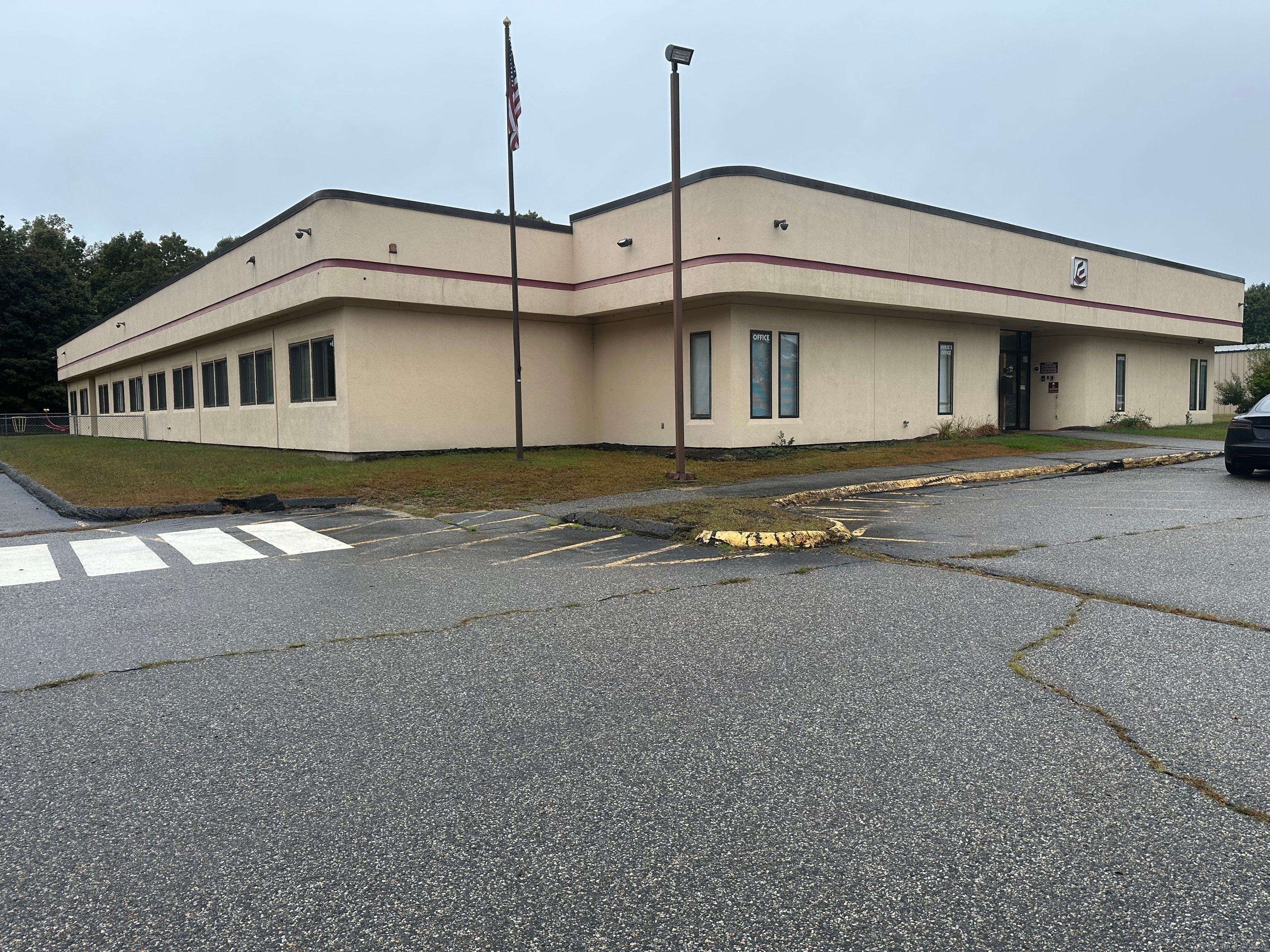 10 Commerce Drive — photo