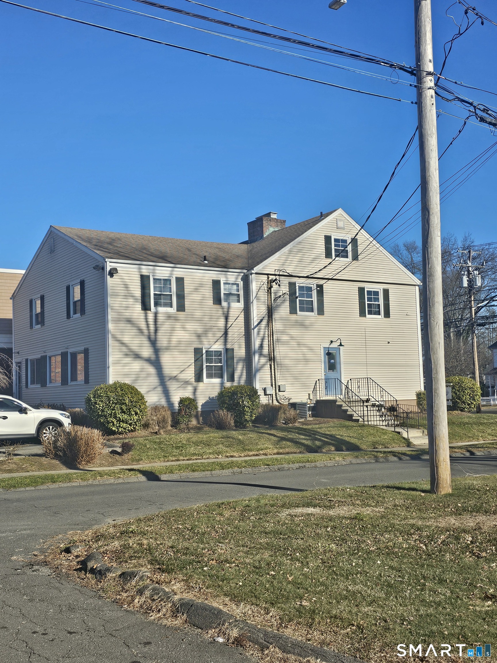 Home in Stratford, CT 06614 — photo 2