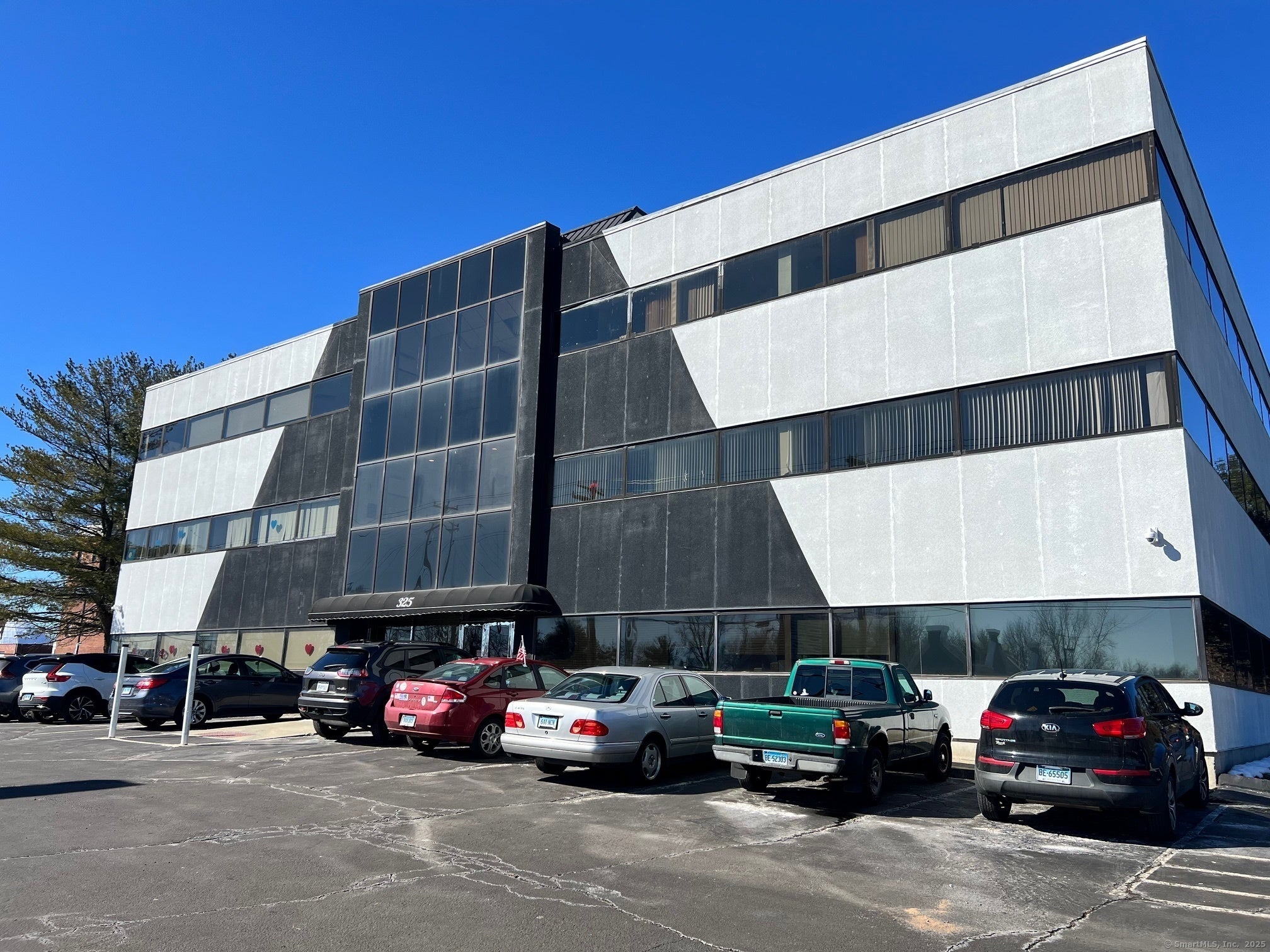 325 Boston Post Road — photo