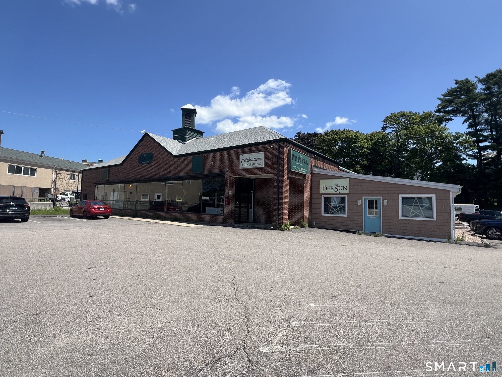 98 Main Street — photo