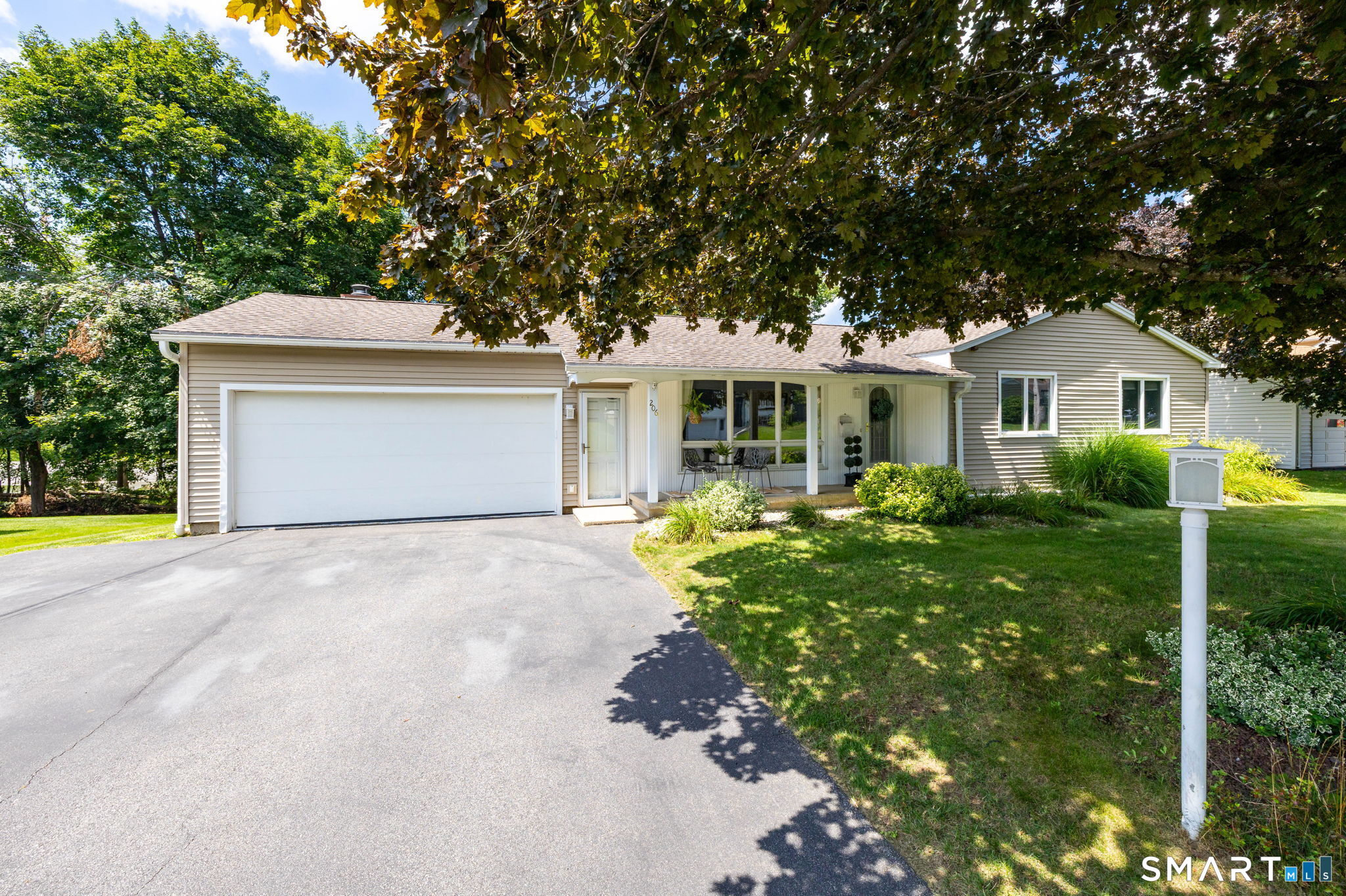 206 Fairlawn Drive — photo