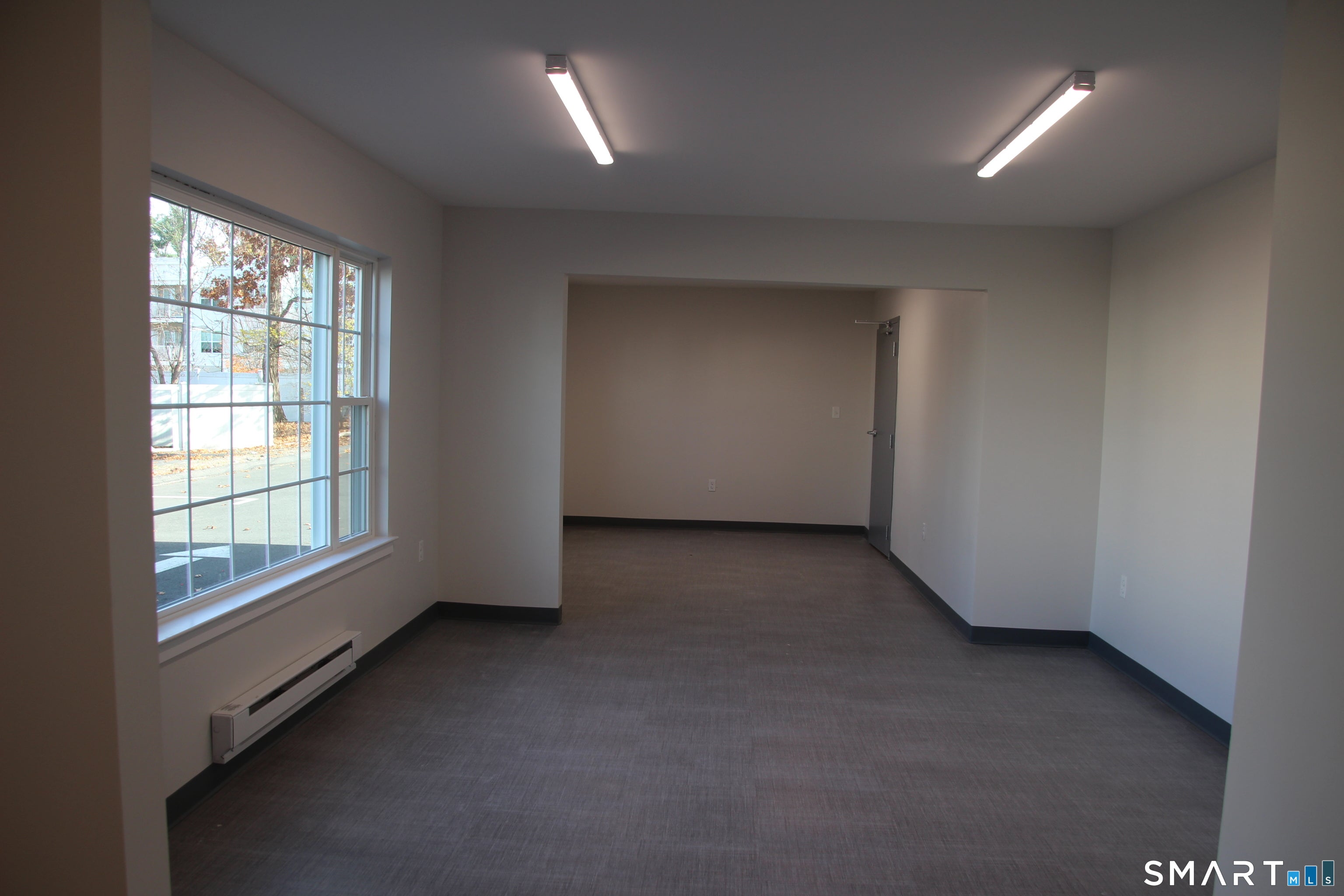 Home in North Haven, CT 06473 — photo 3