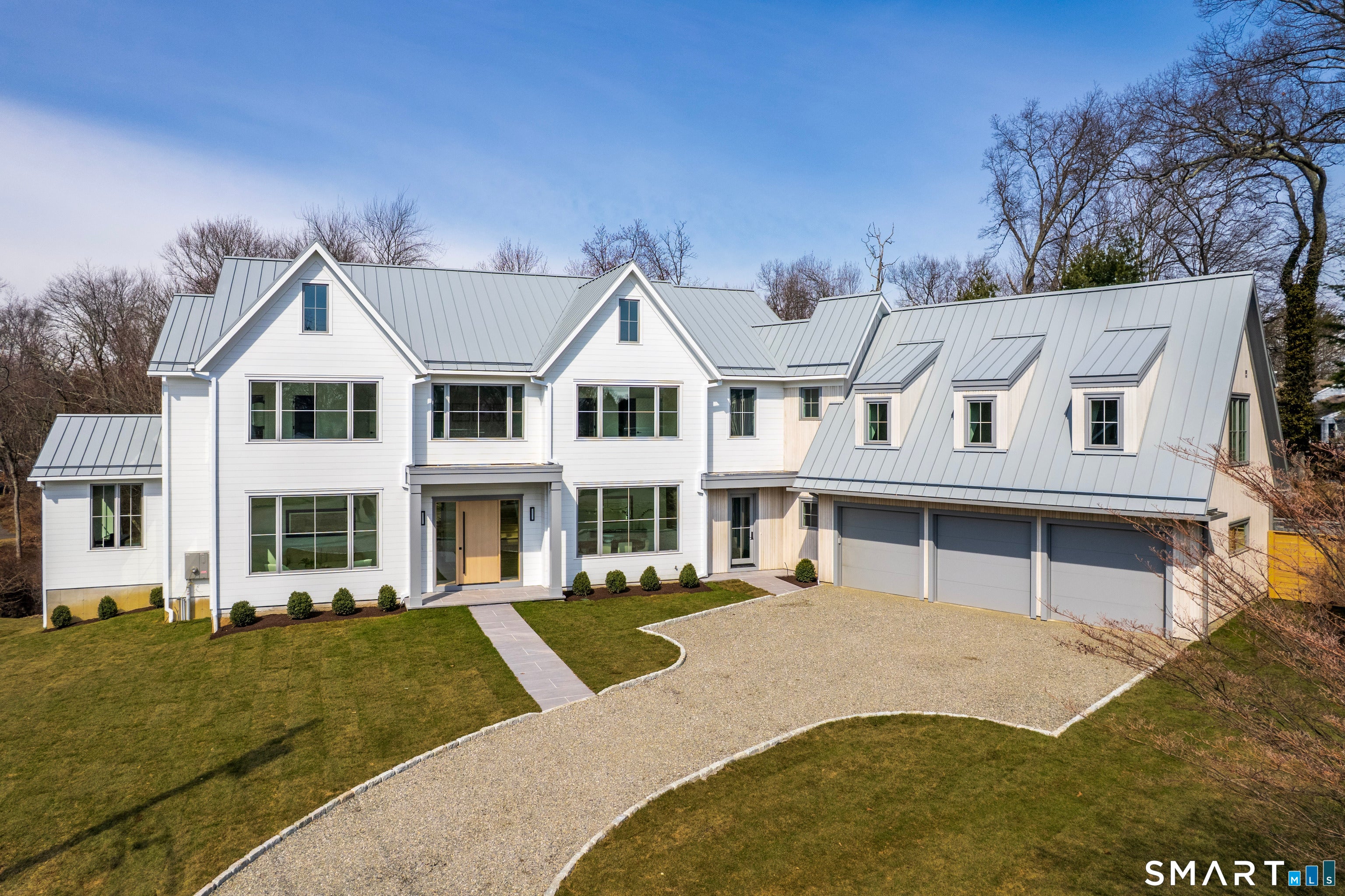 8 Loretta Court — photo