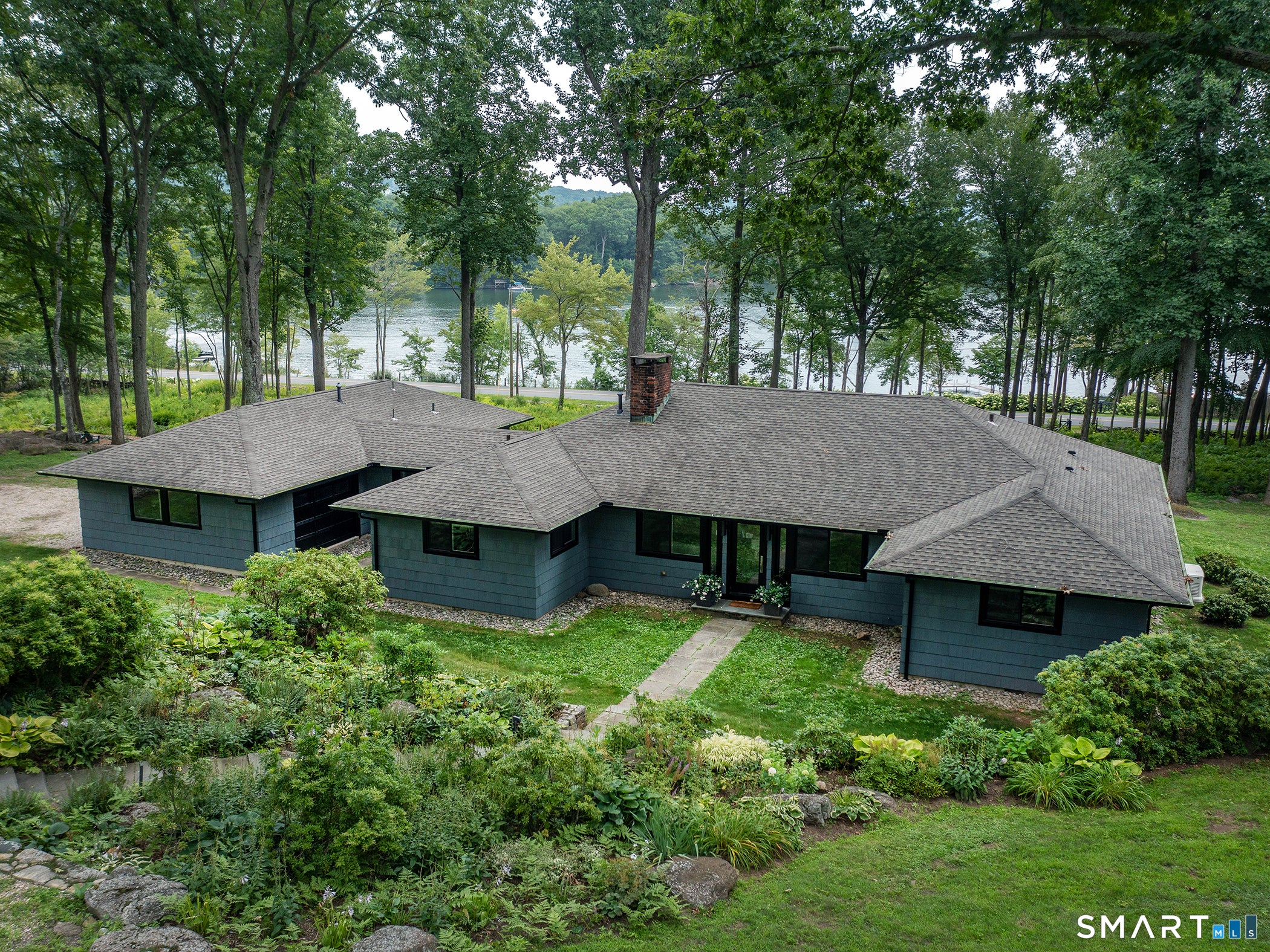 321 West Shore Road — photo