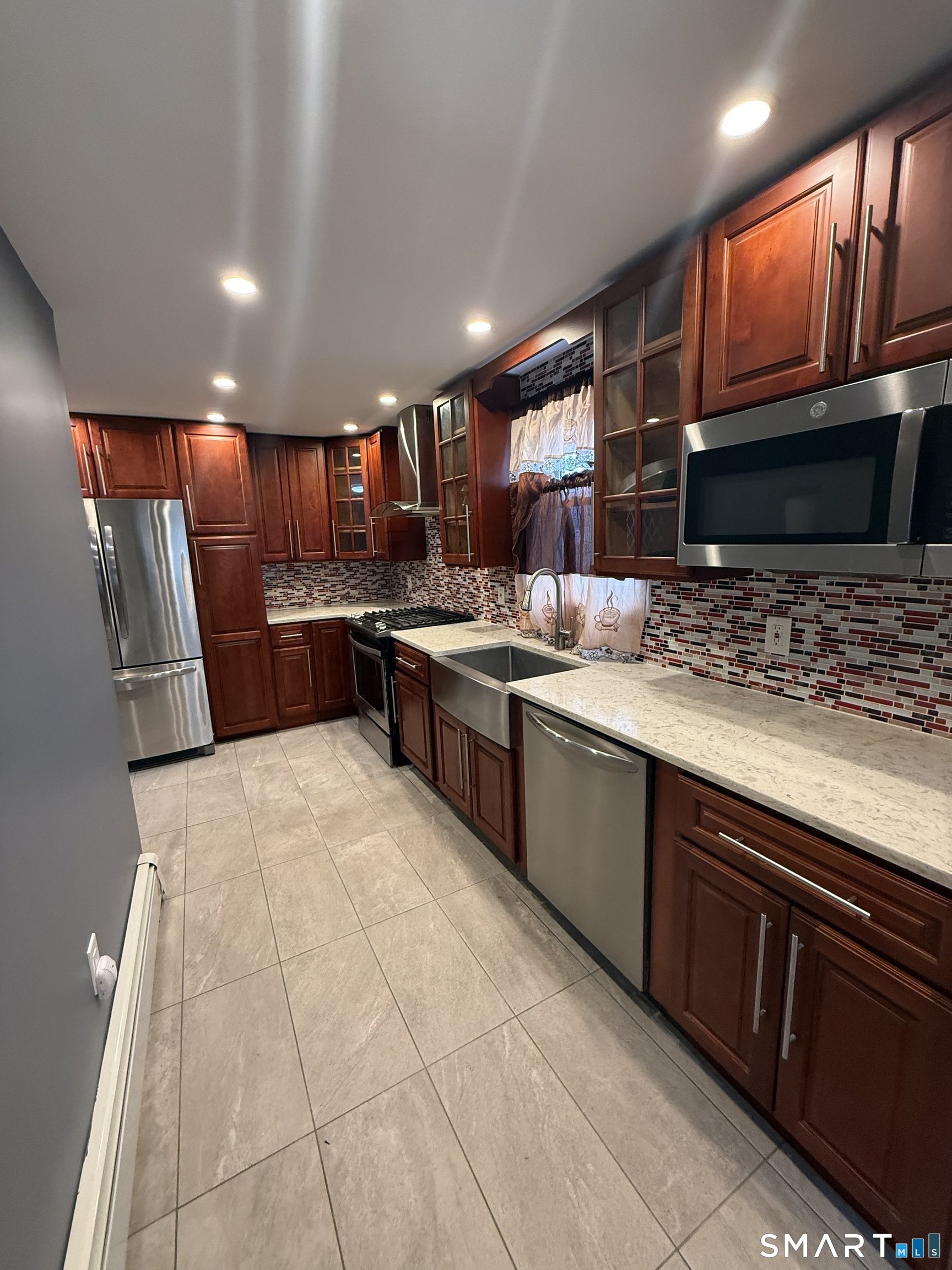 Home in Stamford, CT 06902 — photo 2