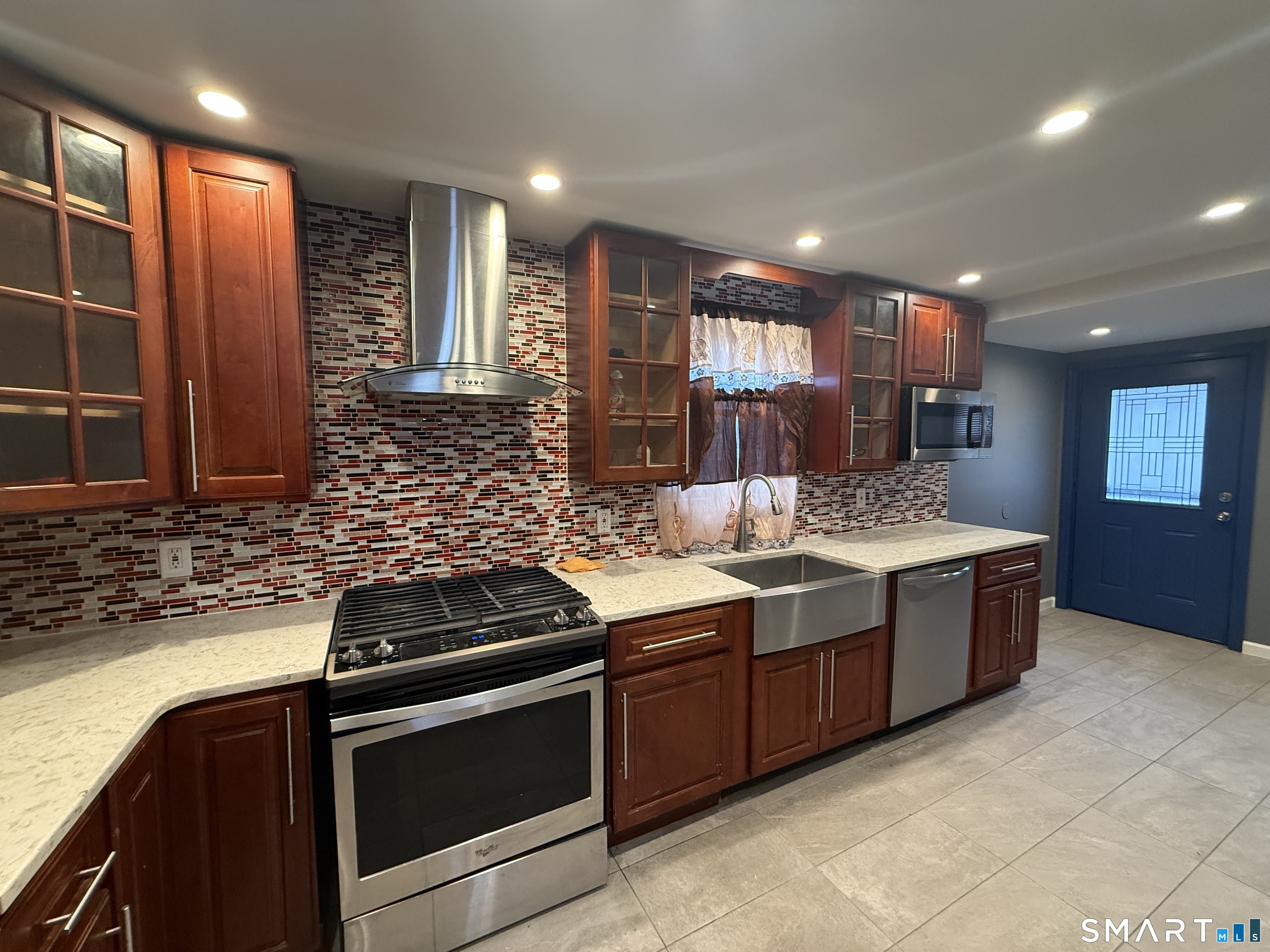 Home in Stamford, CT 06902 — photo 3