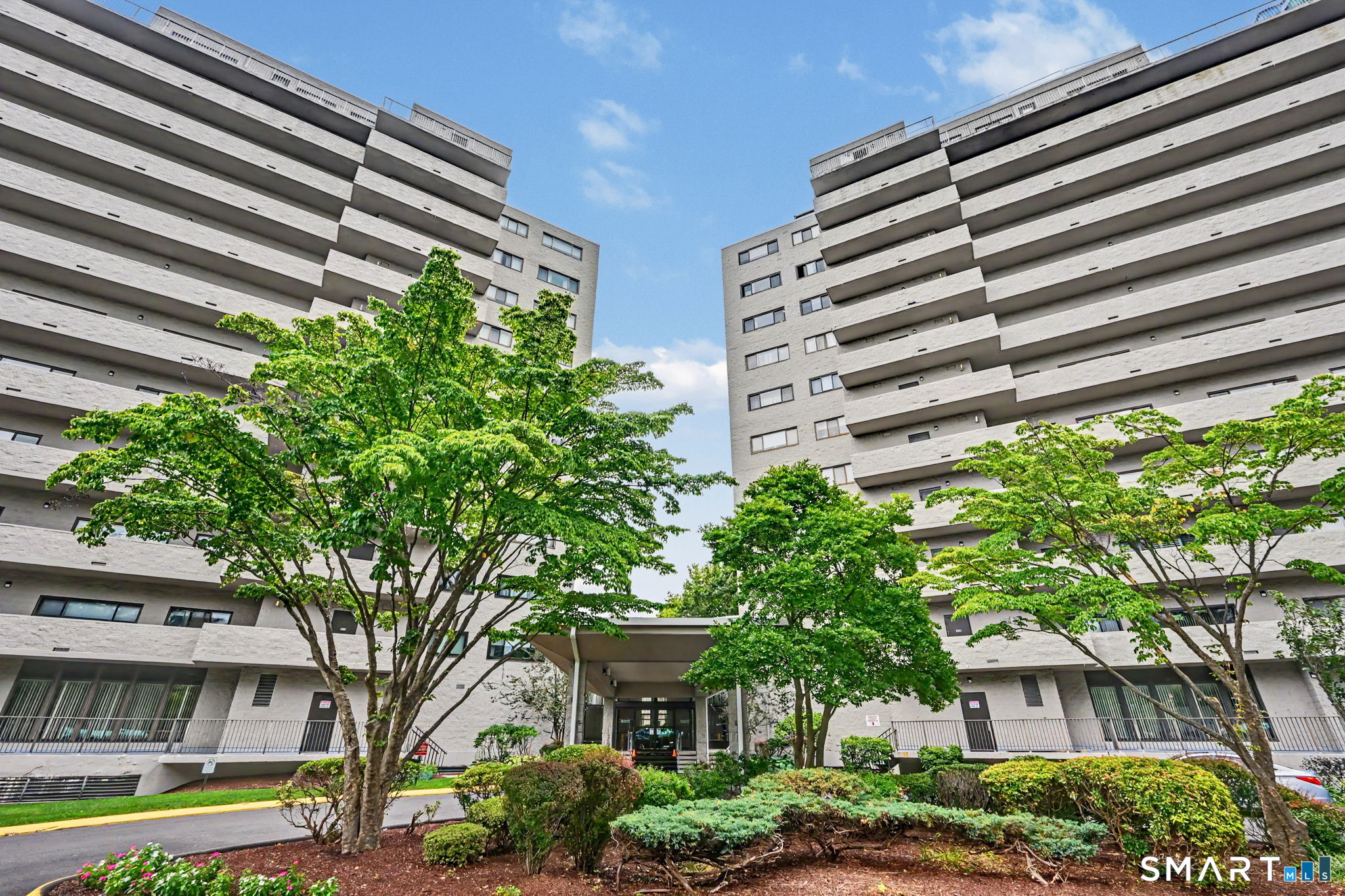 3200 Park Avenue 4C1 — photo