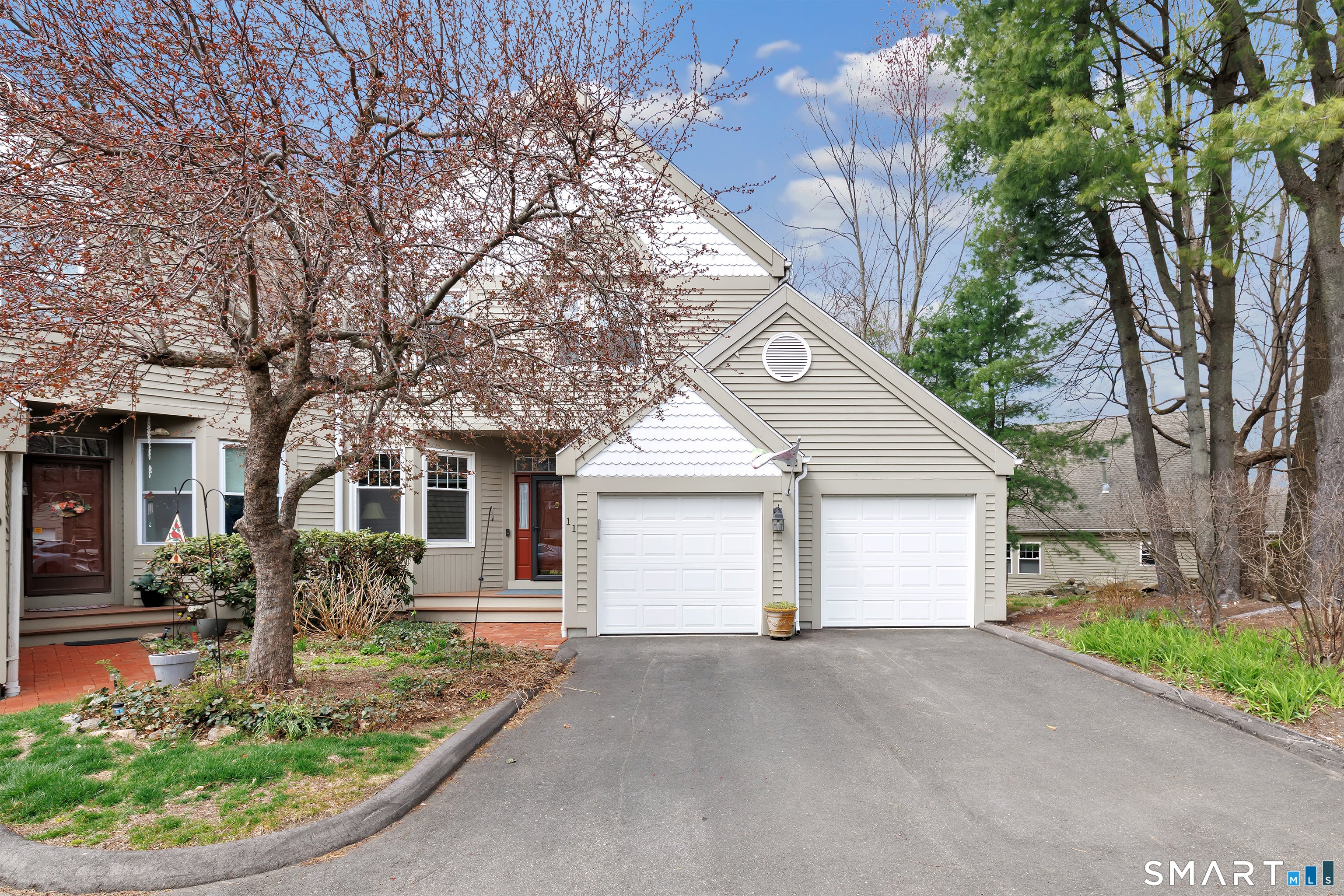 11 Greystone 11 — photo