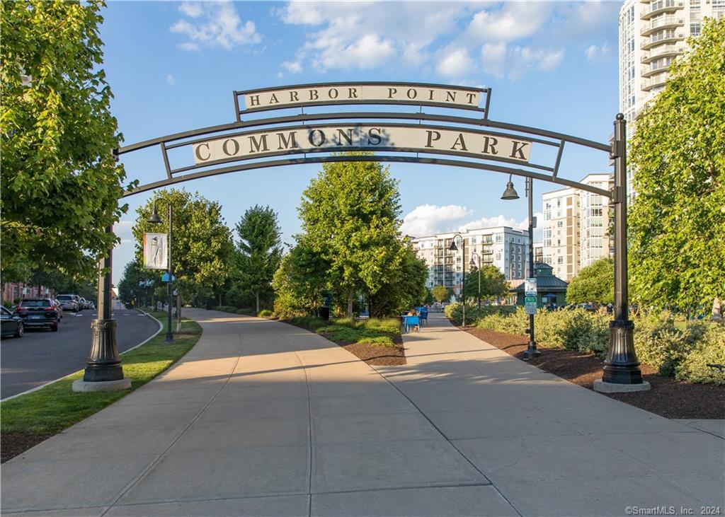 100 Commons Park North 1610 — photo