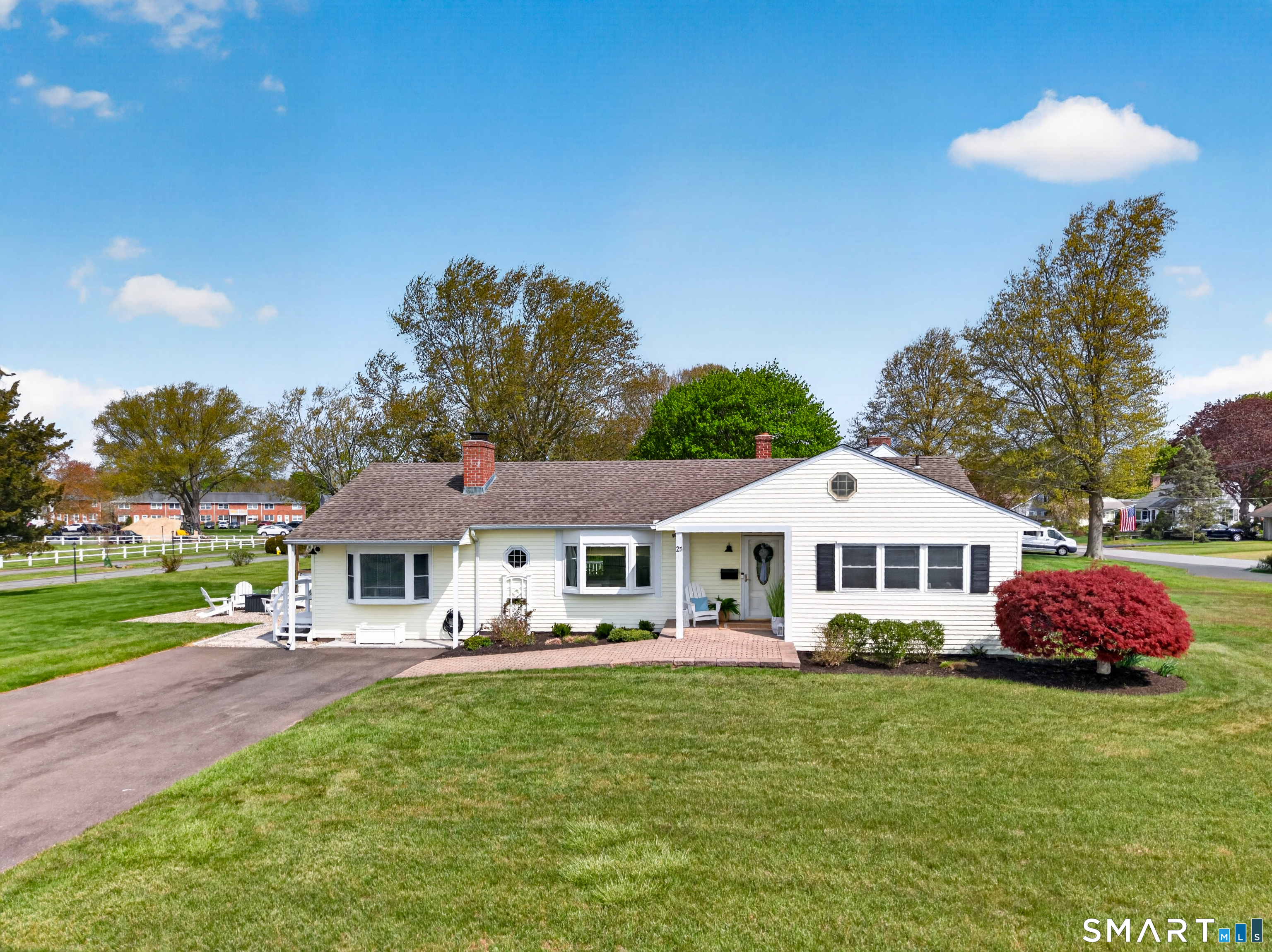21 Riverside Drive, Clinton, CT 06413