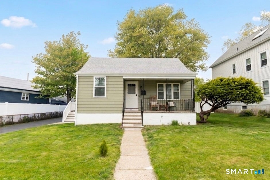 121 Victory Street — photo