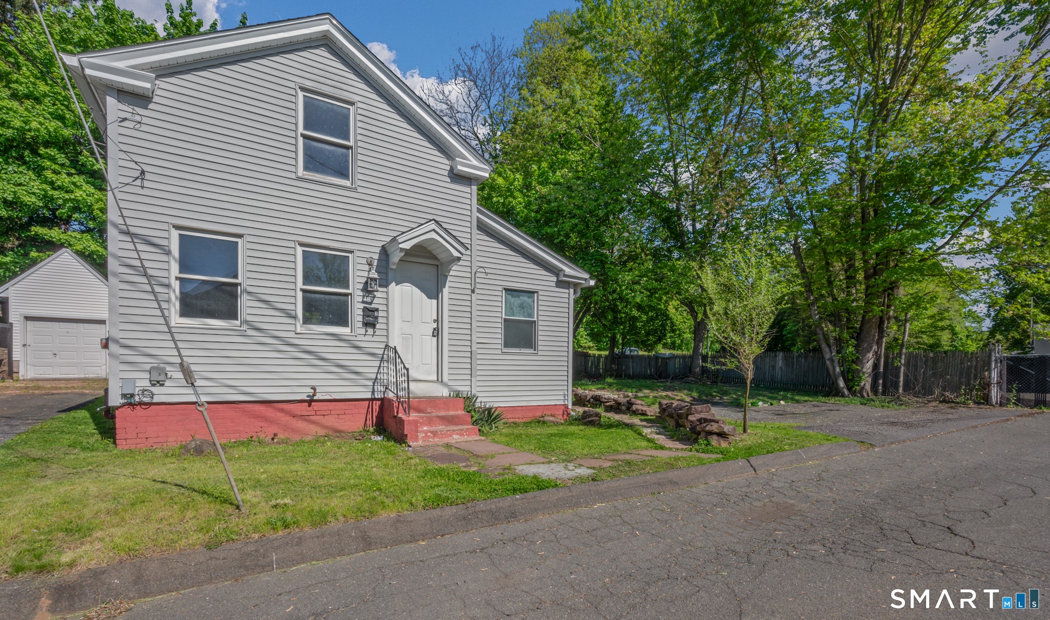 2 Hillside Court — photo
