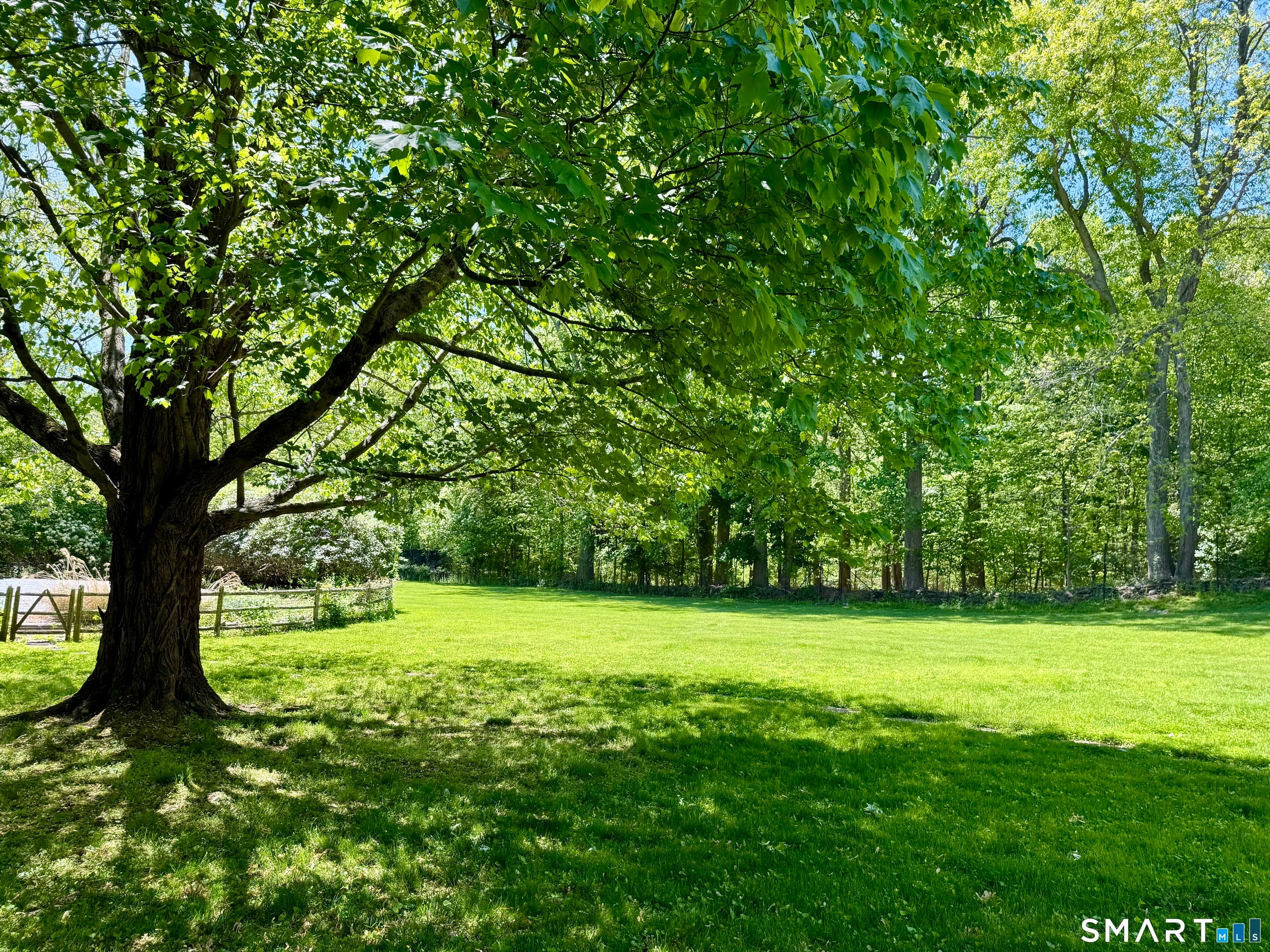 22 Dawn Drive — photo