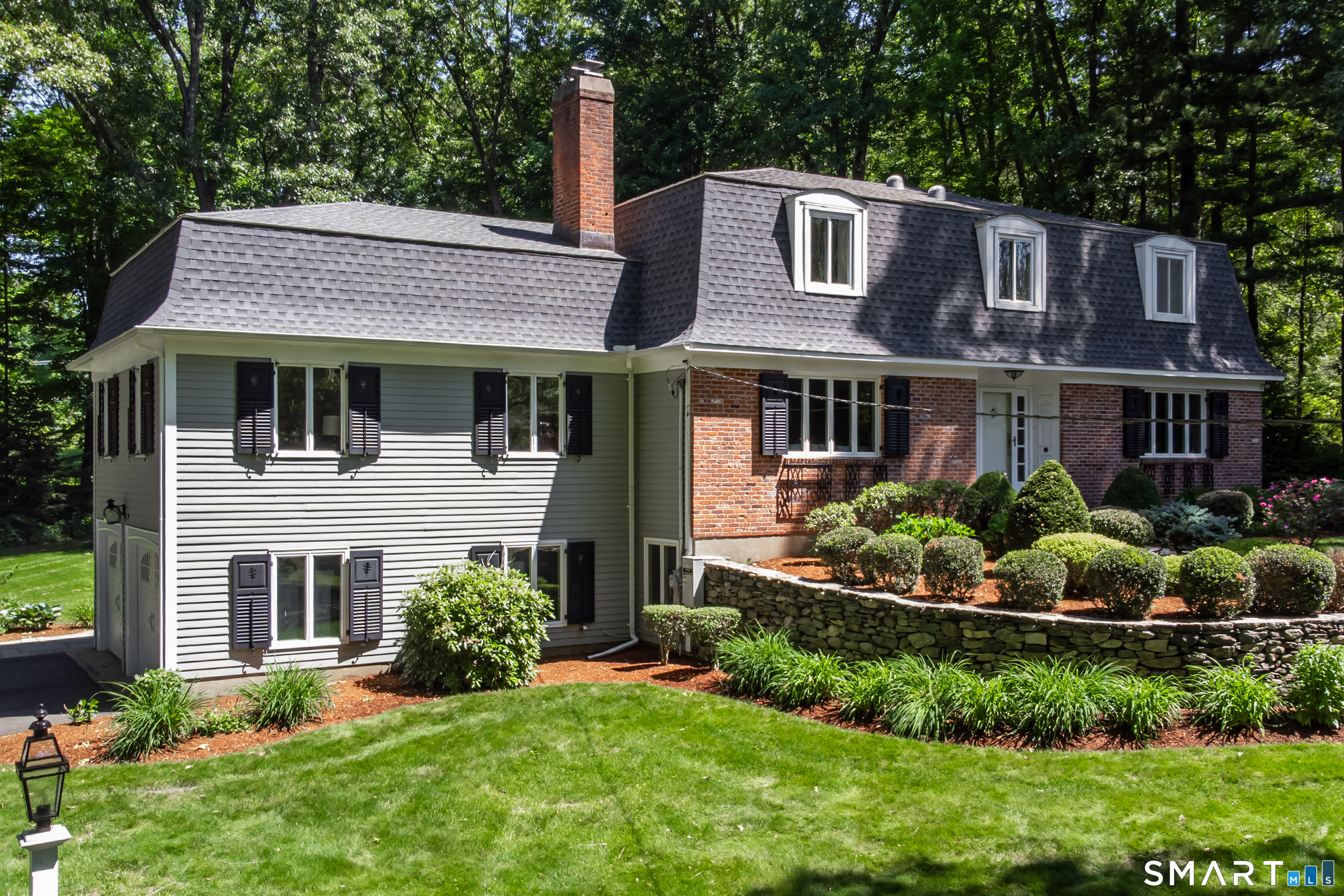 400 Beacon Hill Drive — photo