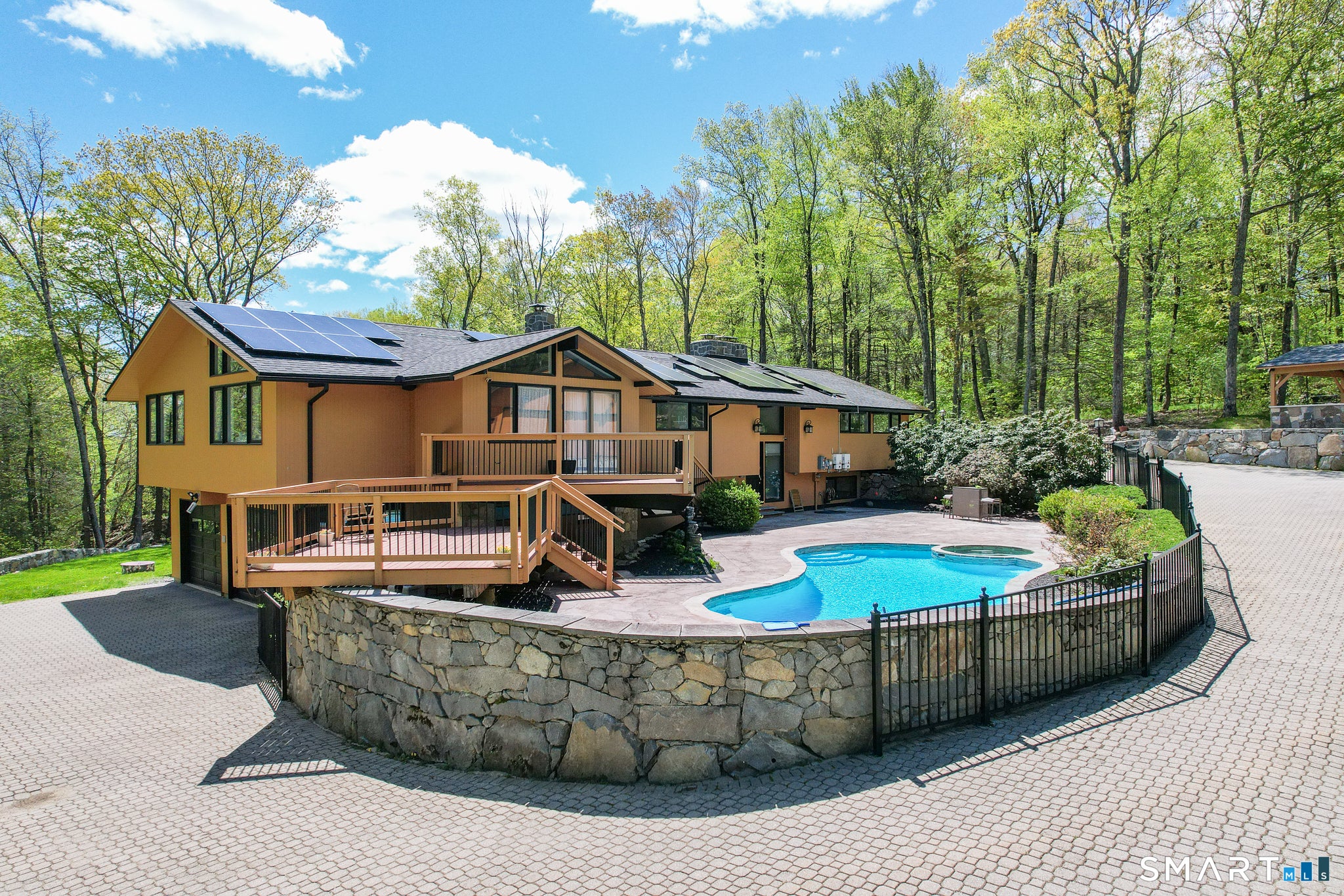 305 Westledge Drive — photo
